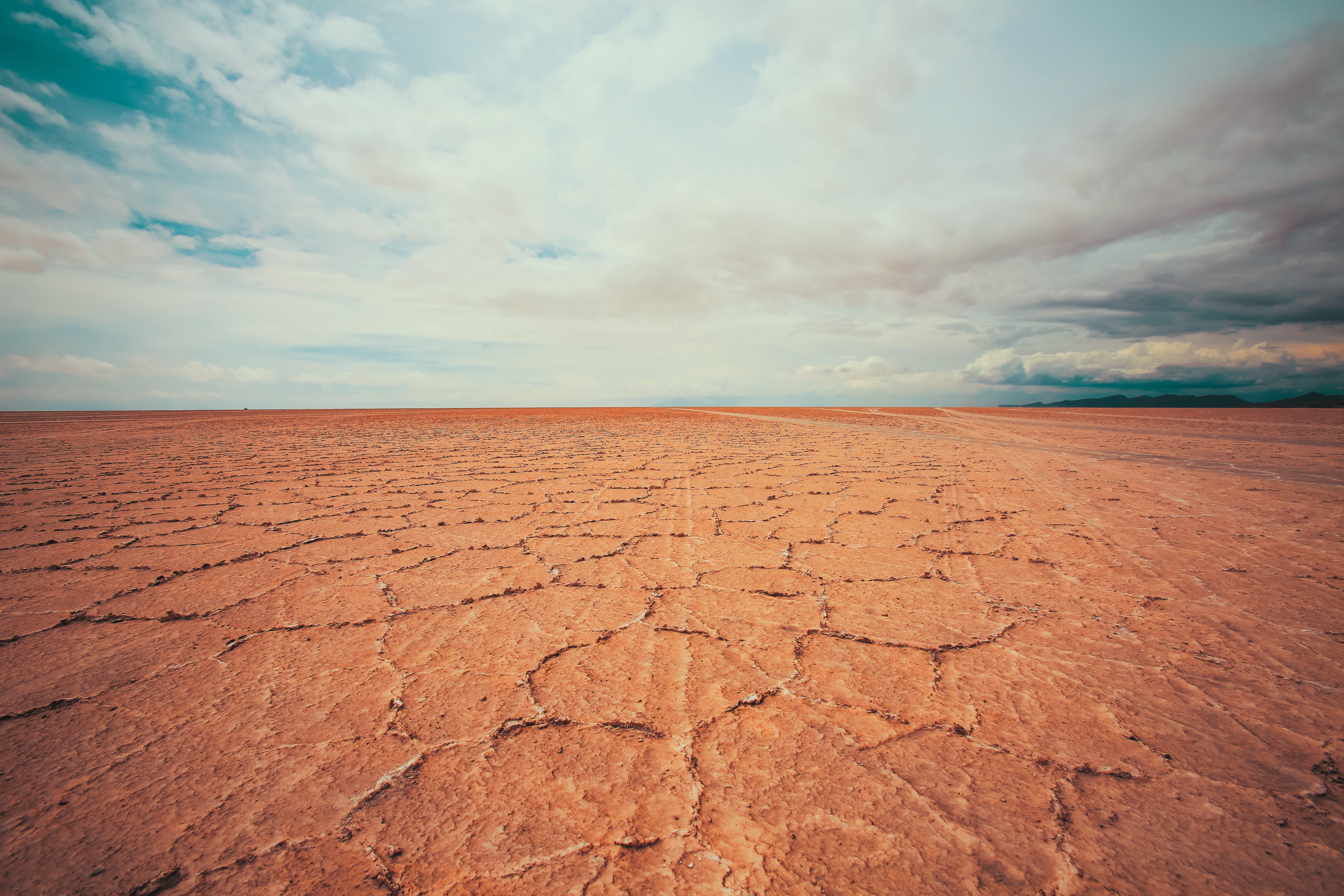 5K, empty, salt flat, no people, tranquility, horizon over land, land, non-urban scene, tranquil scene, dry, daytime, desert, sand, beauty in nature, cloud - sky, HD Wallpaper