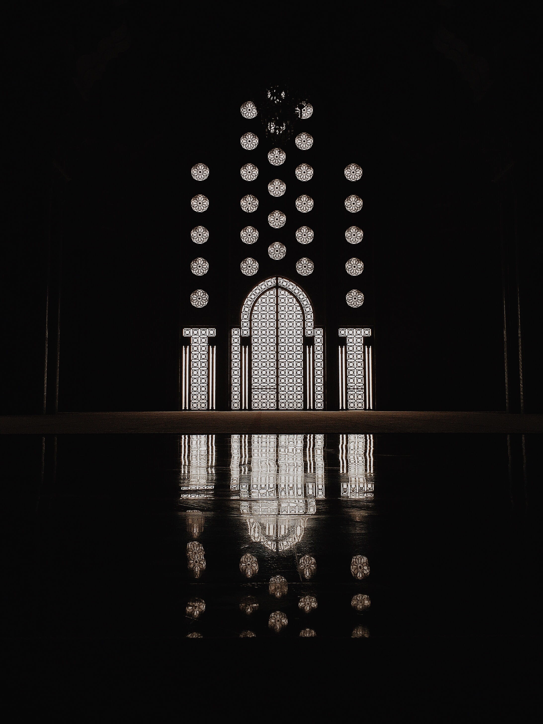 silhouette, travel destinations, waterfront, building exterior, 2K, pattern, room, building, water, night, untitled, light, black marble, black, glass, Phone HD Wallpaper