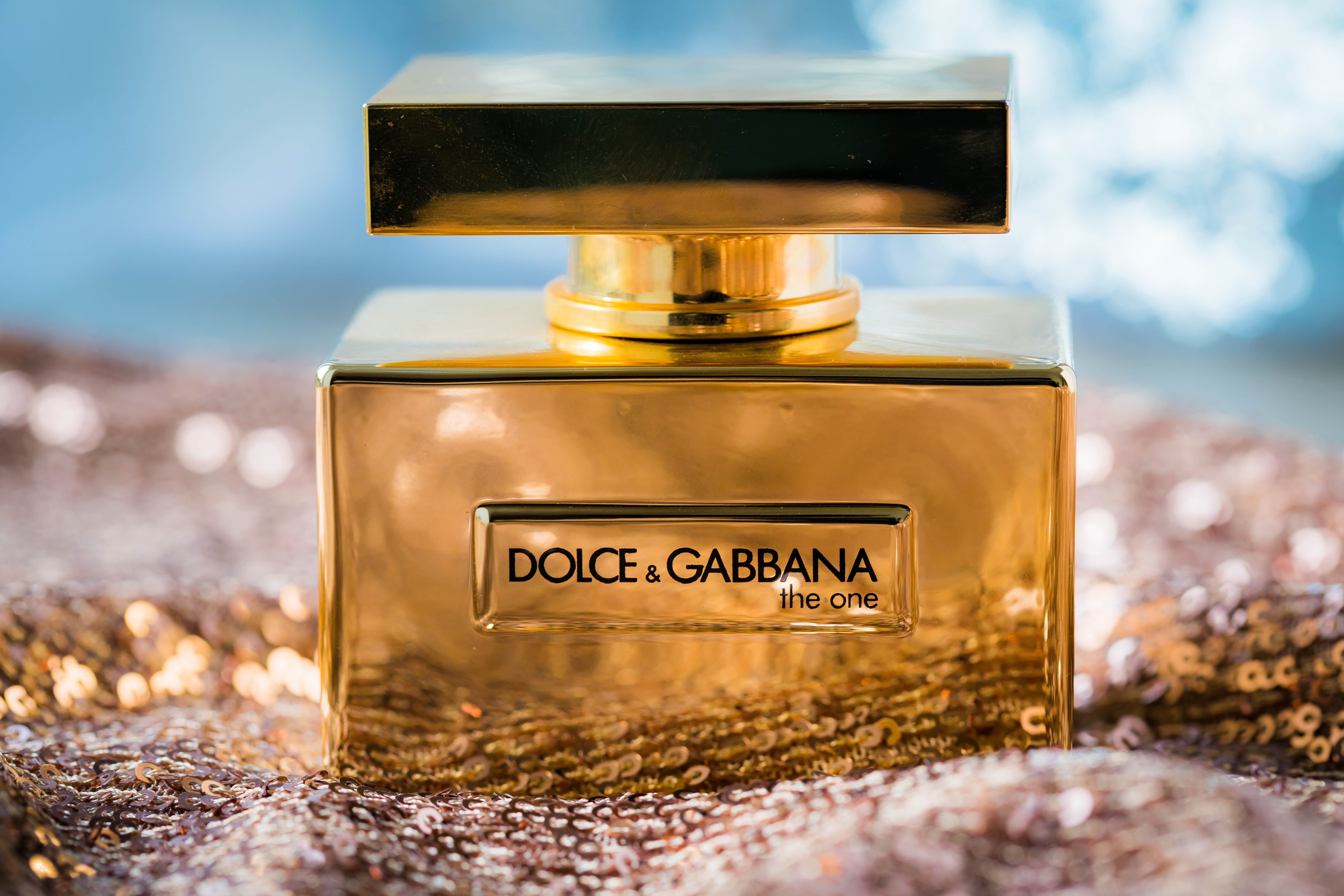 close-up, fragrant, purity, smell, label, still life, scent, medicine, wellbeing, outdoors, gabbana, perfume bottle, nature, glass - material, therapy, HD Wallpaper