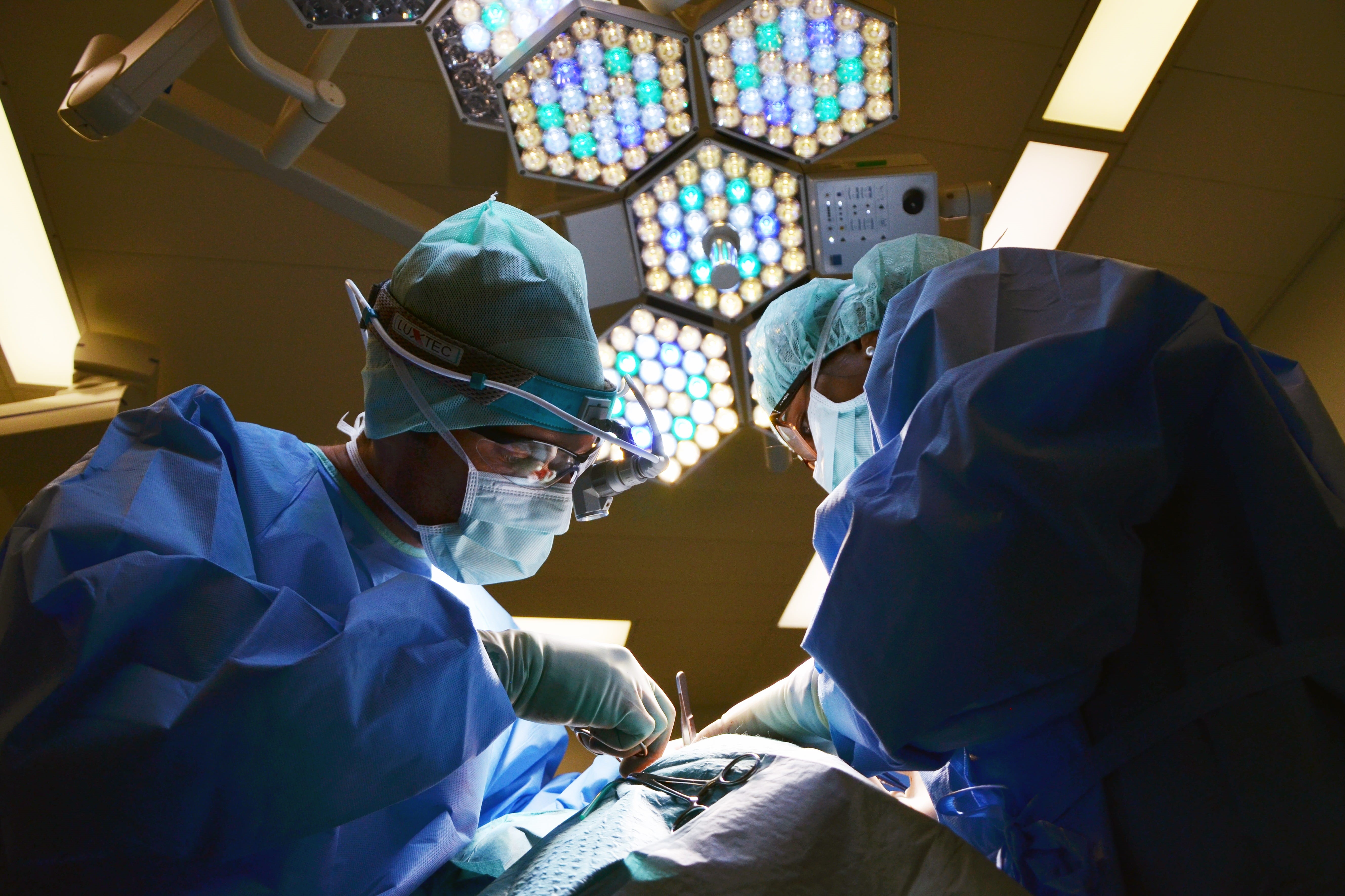 teamwork, 5K, doctor, surgery, occupation, responsibility, men, ongoing, healthcare worker, concentration, scrubs, group, skill, adult, care, cooperation, HD Wallpaper