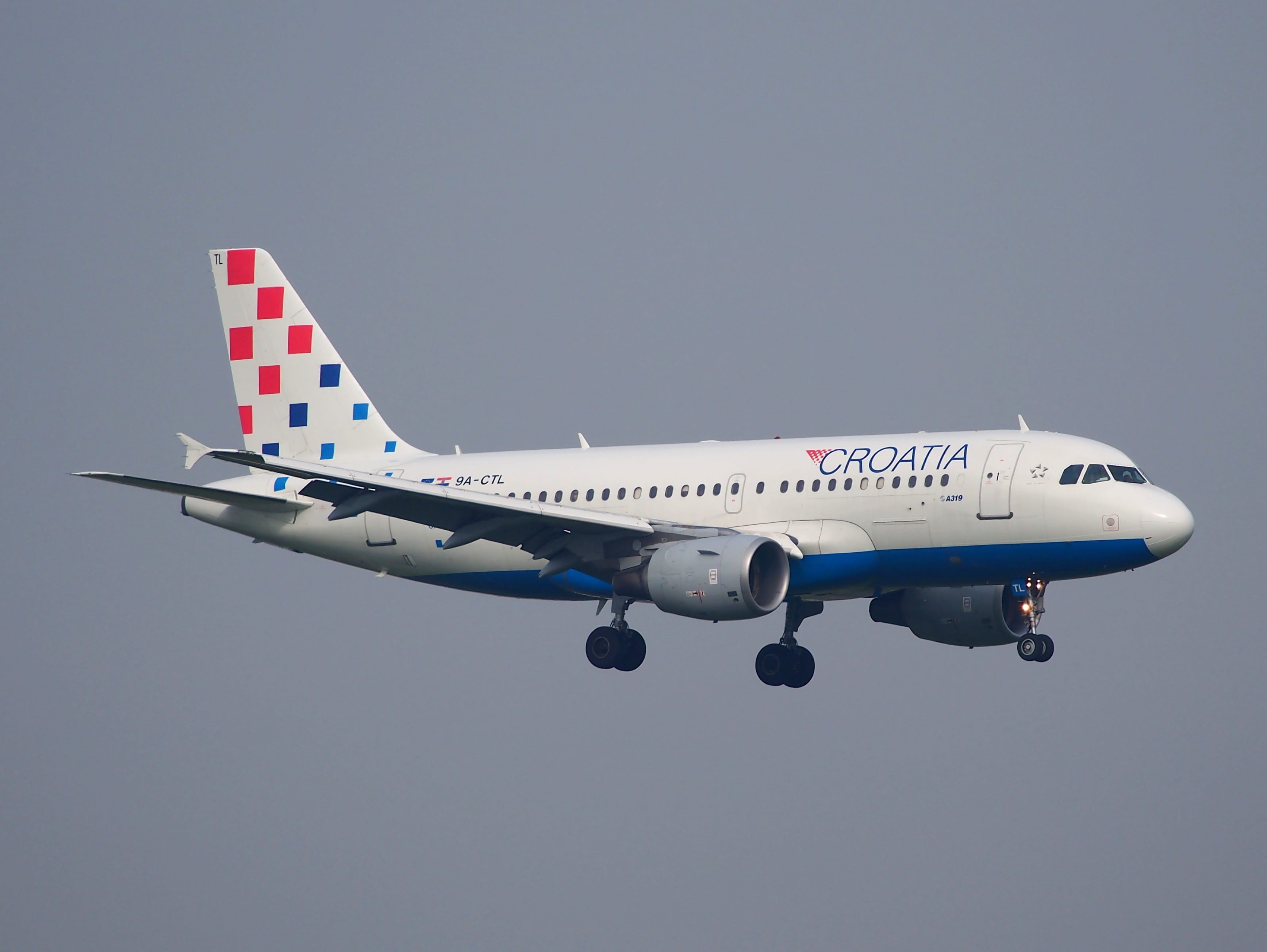 Landing, croatia, business, transportation, single object, boeing, outdoors, aircraft, jet, mode of Transport, vacations, blue, 2K, white, Croatia Airlines, HD Wallpaper