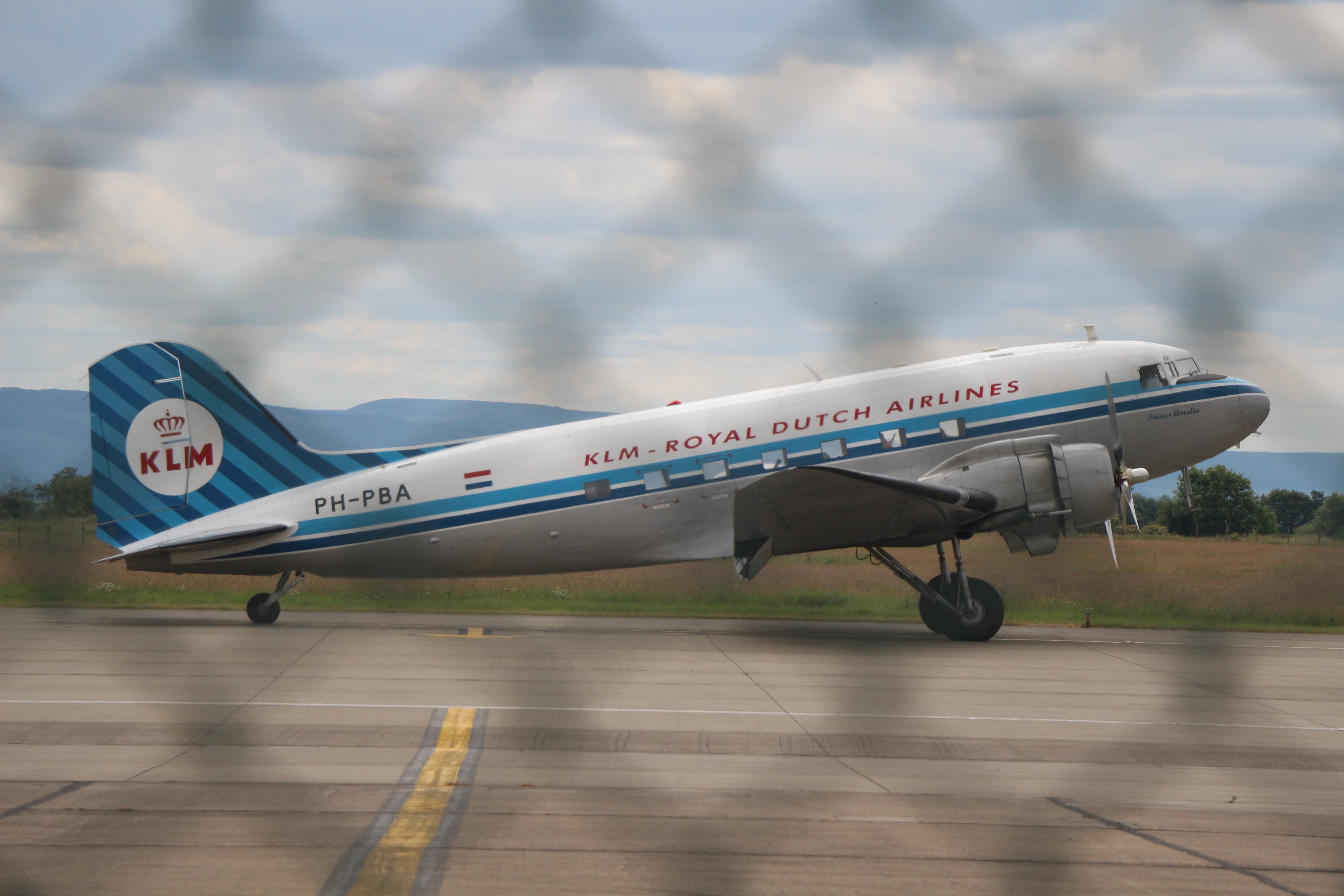 no people, flying, aircraft, transportation, airport, airliner, trip, mode of Transport, airport Runway, holiday, transport, aviation, runway, passenger, HD Wallpaper