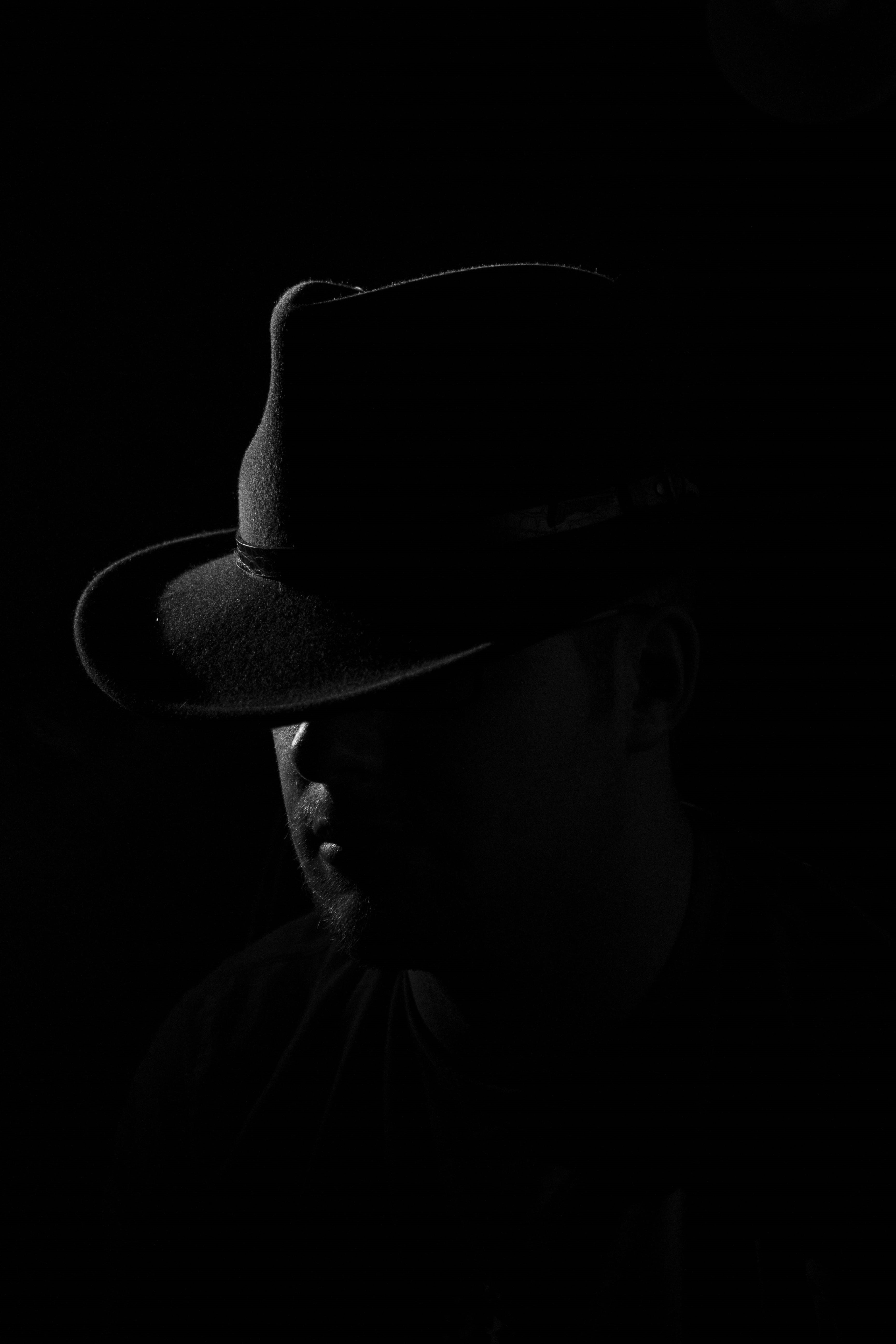 overcoat, mature adult, clothing, side view, black and white, studio shot, males, dark, harmonica, one person, black background, finger, wearing, person, Phone HD Wallpaper