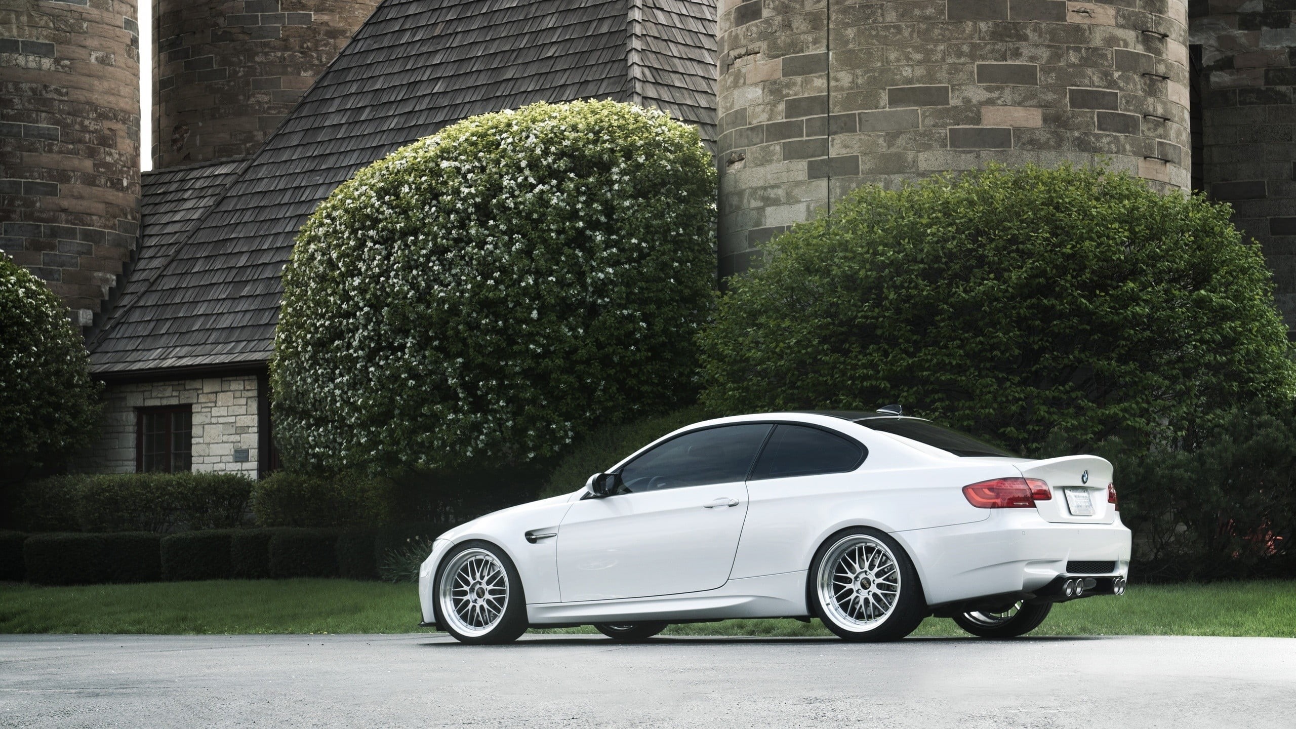 building exterior, BMW E92 M3, BMW, mode of transportation, architecture, white, outdoors, green color, nature, plant, 2K, transportation, luxury, motor vehicle, HD Wallpaper