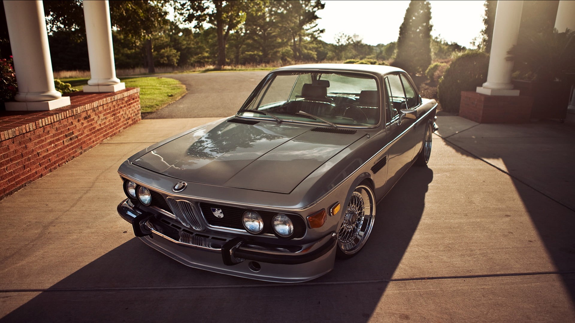 outdoors, built structure, no People, obsolete, land Vehicle, luxury, BMW, e, architecture, sunlight, old-fashioned, vintage Car, plant, nostalgia, wheel, HD Wallpaper