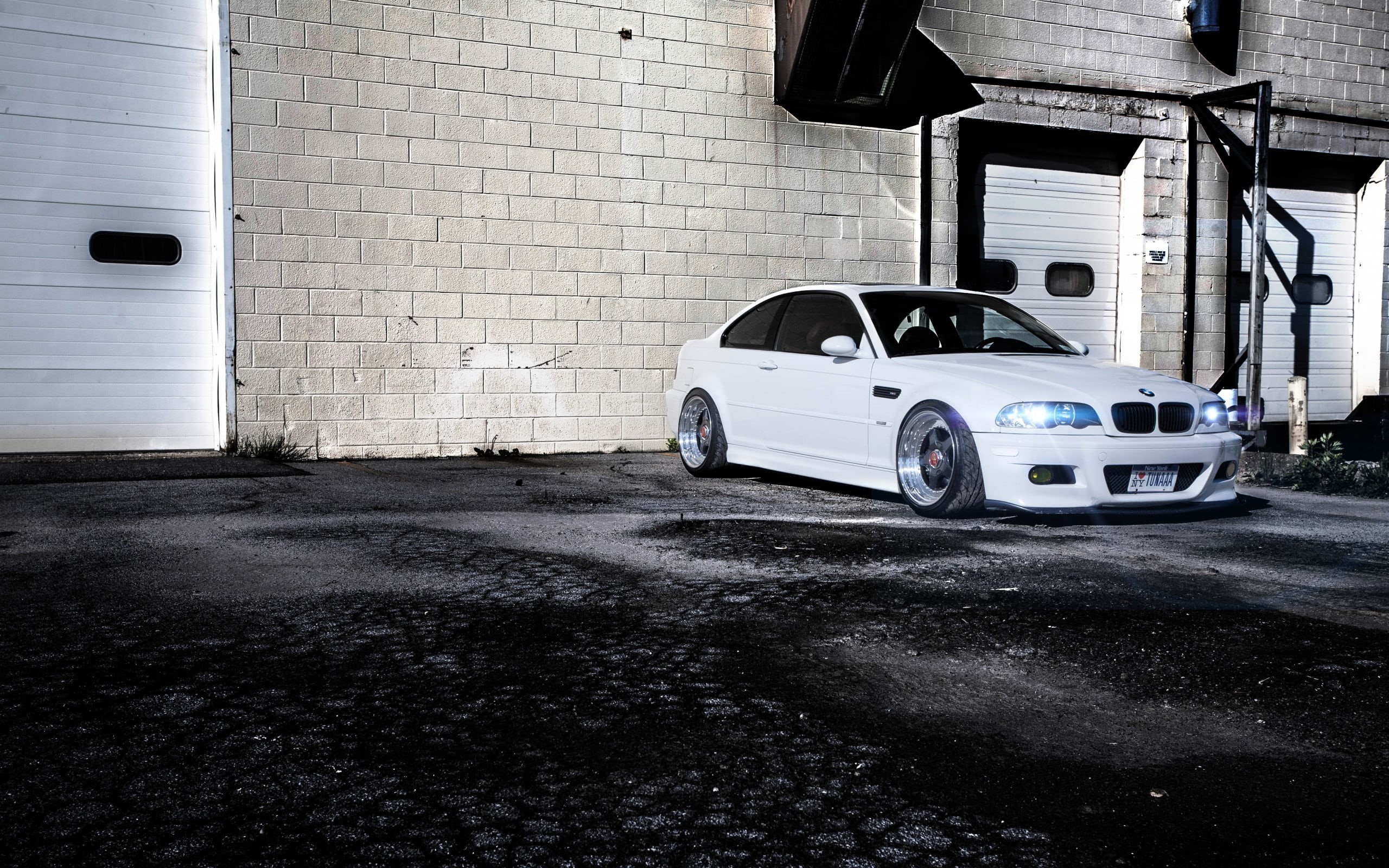BMW M3 E46, wall, land vehicle, white, outdoors, 2K, mode of transportation, street, architecture, road, parking lot, city, building exterior, transportation, HD Wallpaper