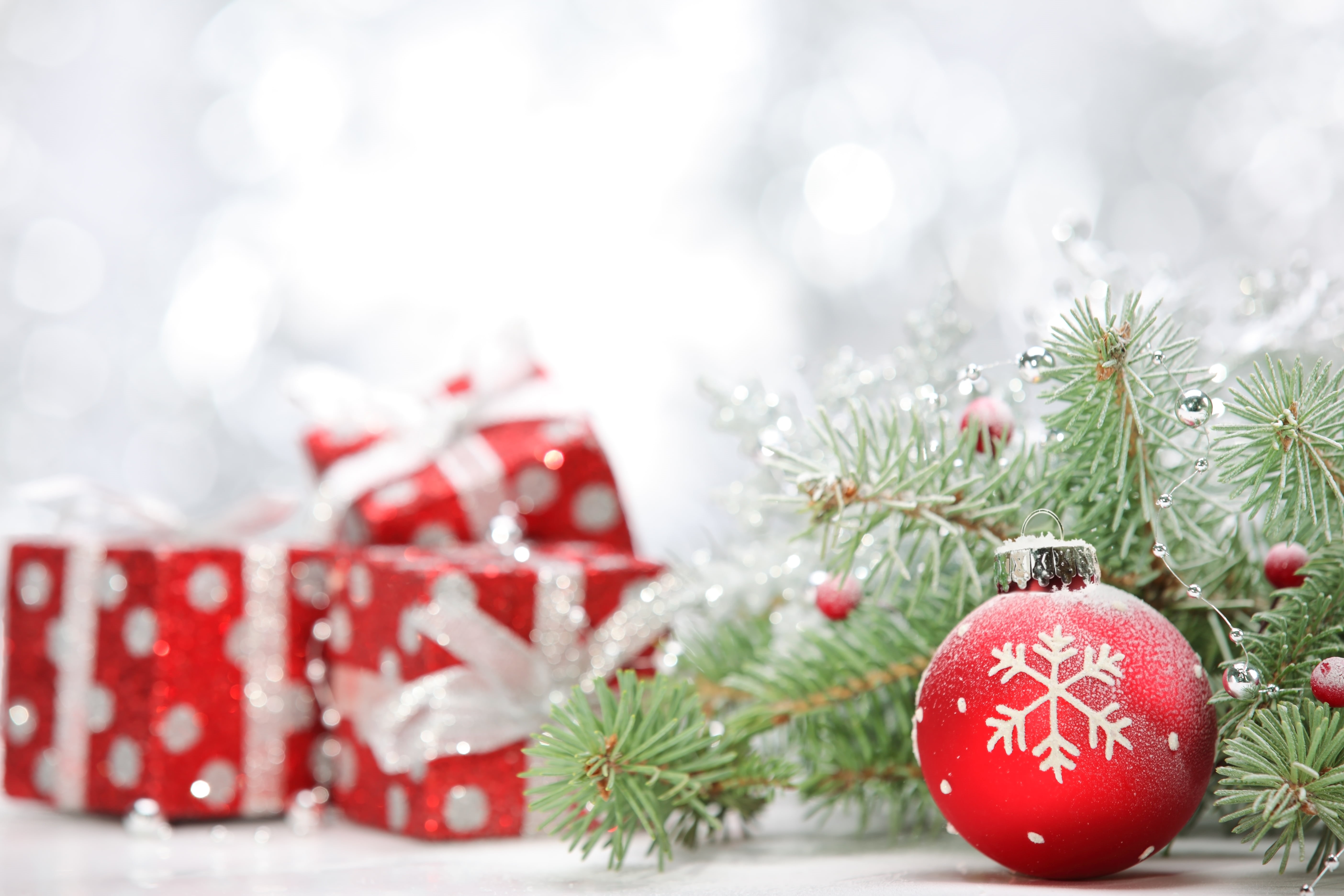 sphere, snowflake, celebration event, pine Tree, season, gift, event, backgrounds, toys, red, cultures, tree, green Color, bright, Christmas, winter, gifts, HD Wallpaper