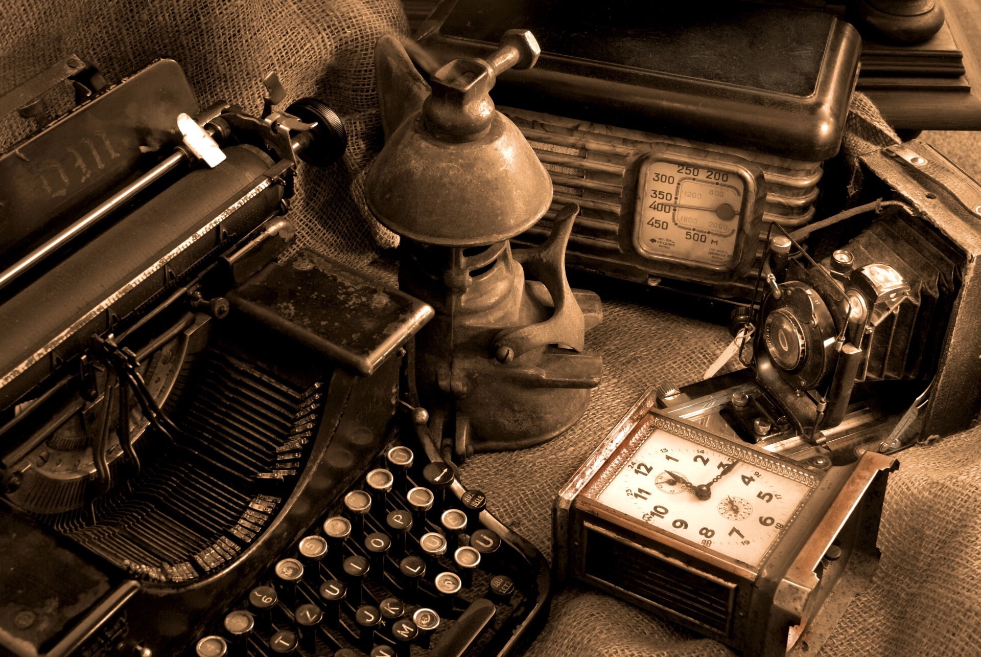 vintage, metal, camera, the past, 1080P, technology, time, sepia, no people, communication, analog, typewriters, table, still life, indoors, old, clock, HD Wallpaper