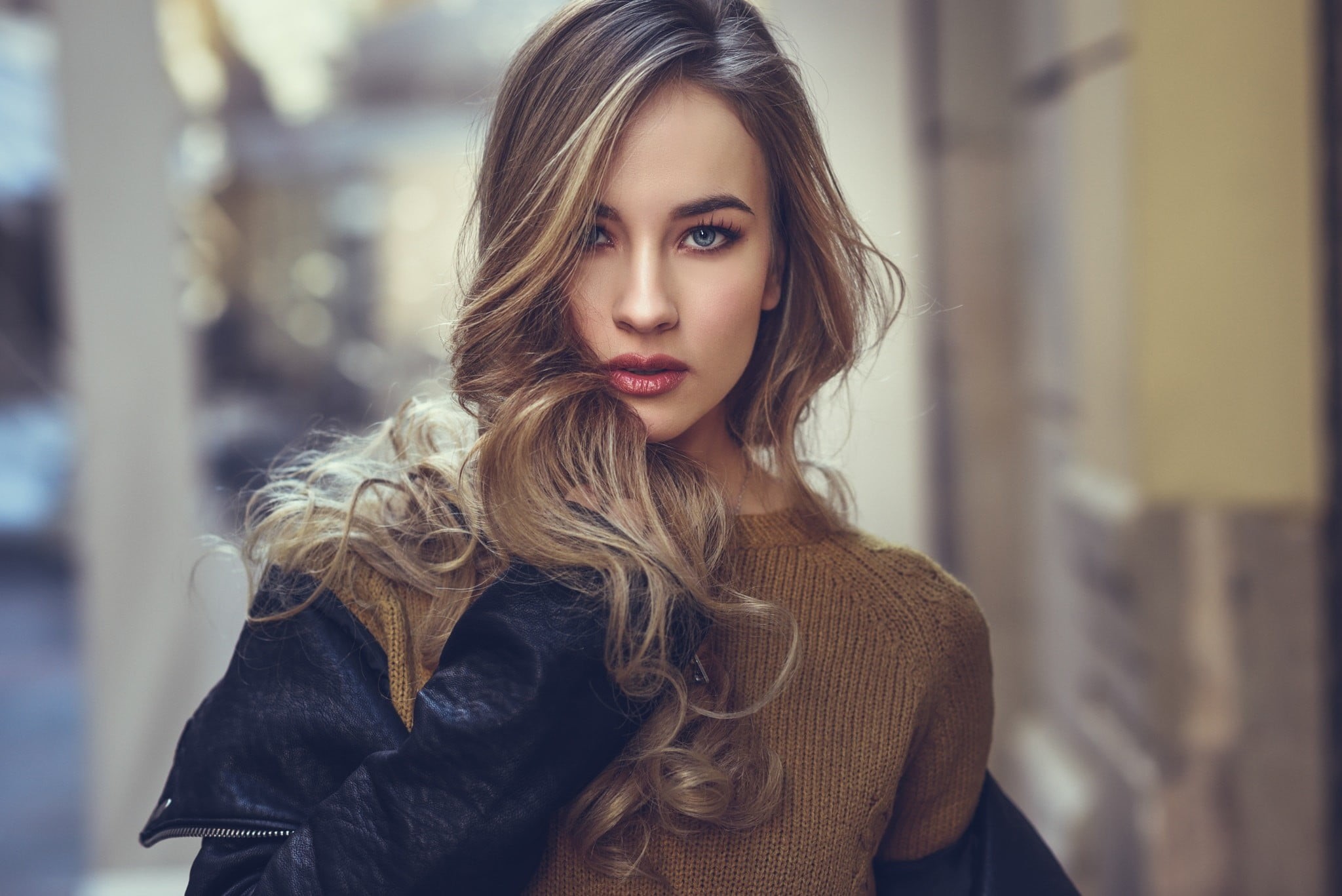 hair, makeup, women, warm clothing, front view, focus on foreground, blonde, jacket, model, face, hairstyle, blue eyes, s, one person, beautiful woman, HD Wallpaper