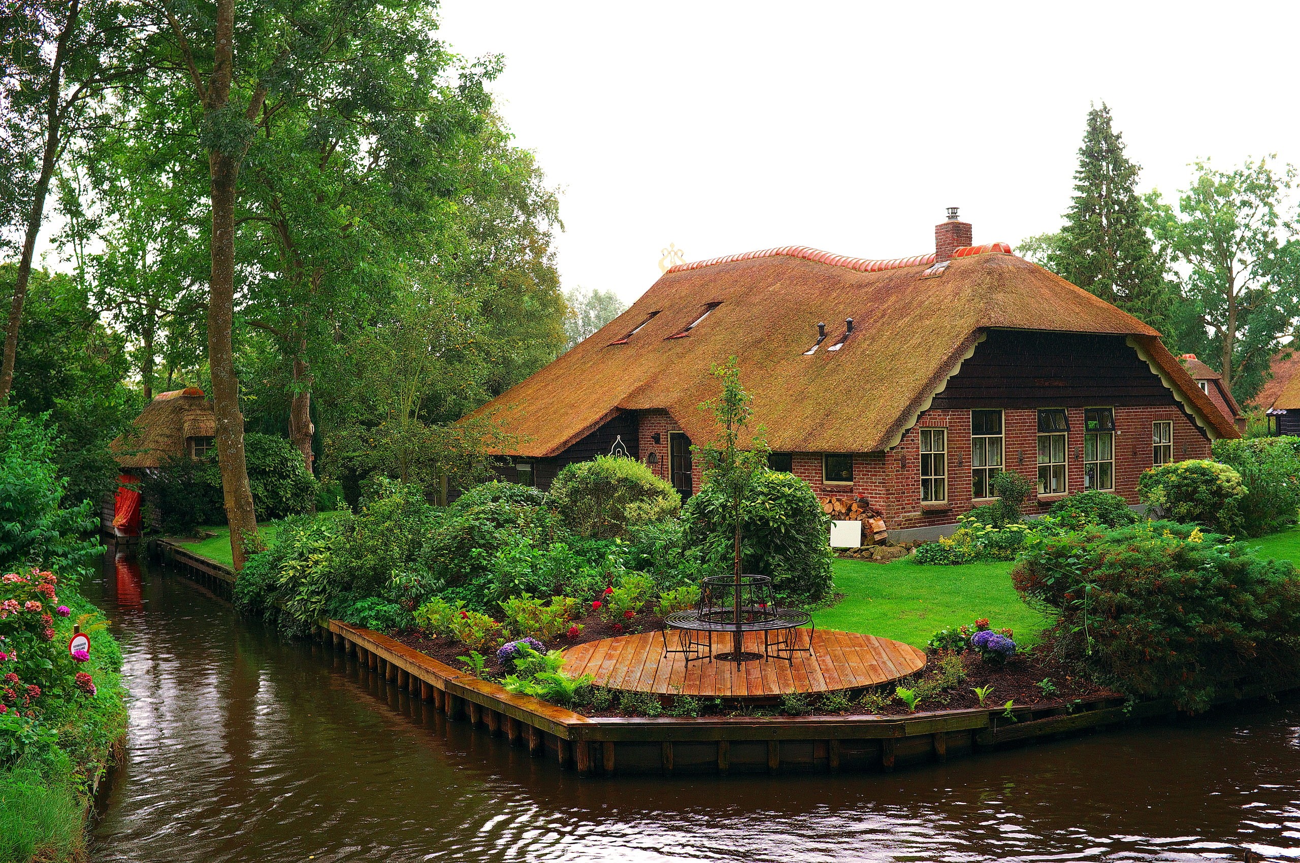 garden, house, water, trees, the bushes, Netherlands, design, flowers, channel, lawn, Giethoorn, 2K, HD Wallpaper