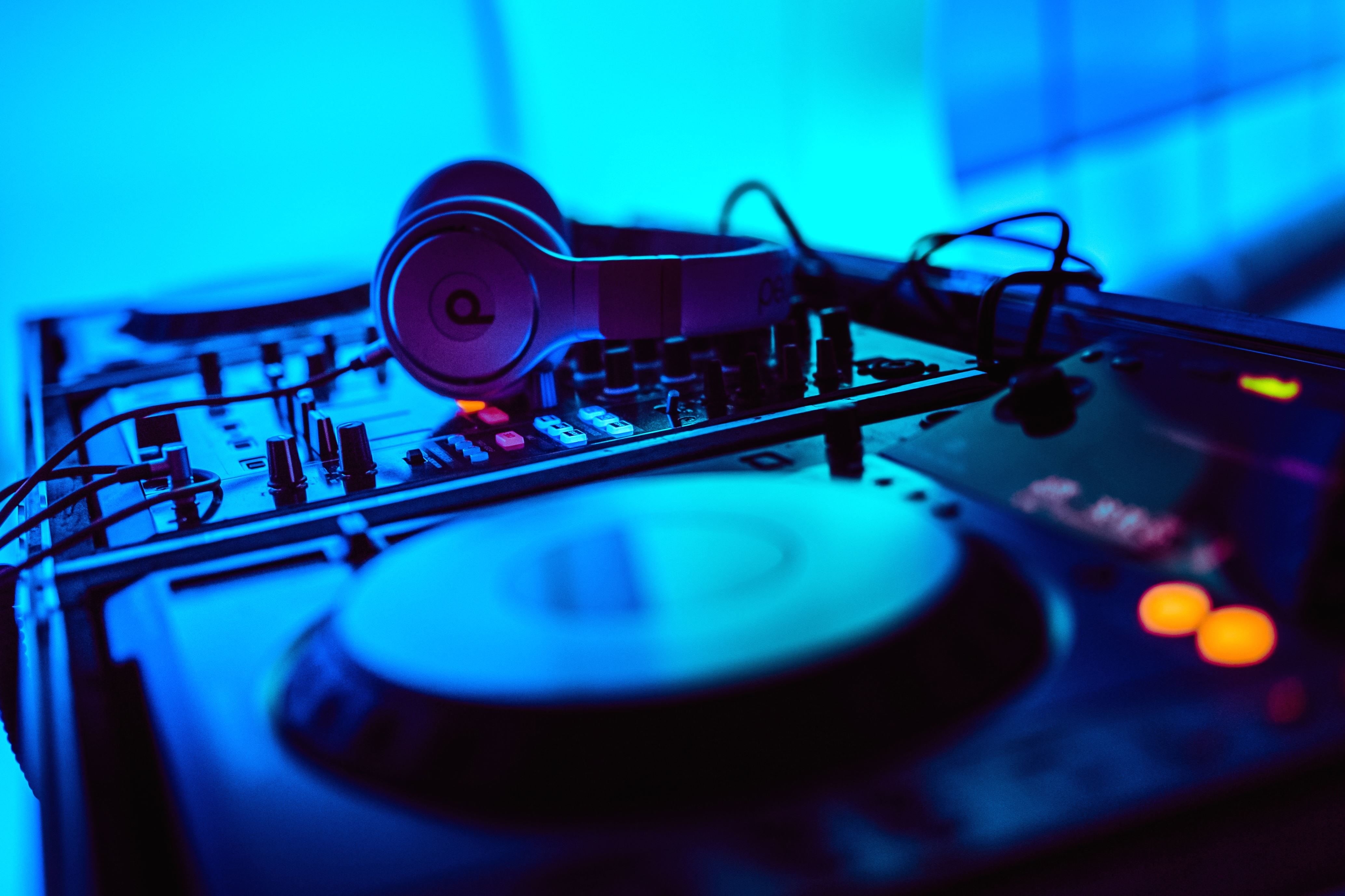 sound mixer, blue, electric Mixer, musical instrument, rock music, backgrounds, installation, stage - Performance Space, techno, black, arts culture and entertainment, HD Wallpaper
