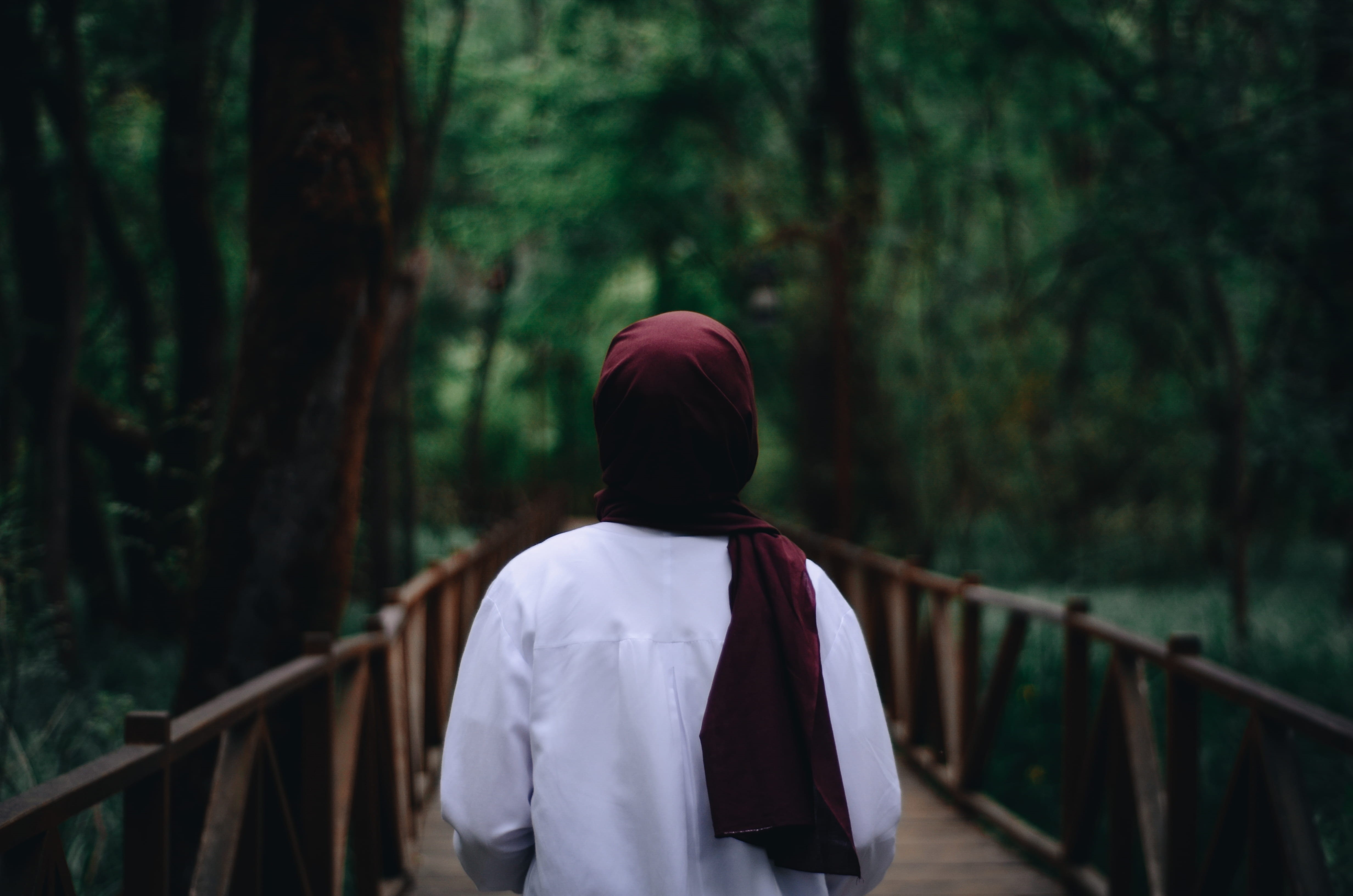 woman, focus on foreground, forest, wearing, outdoors, wear, lifestyles, land, clothing, casual clothing, plant, railing, one person, red, person, rear view, HD Wallpaper