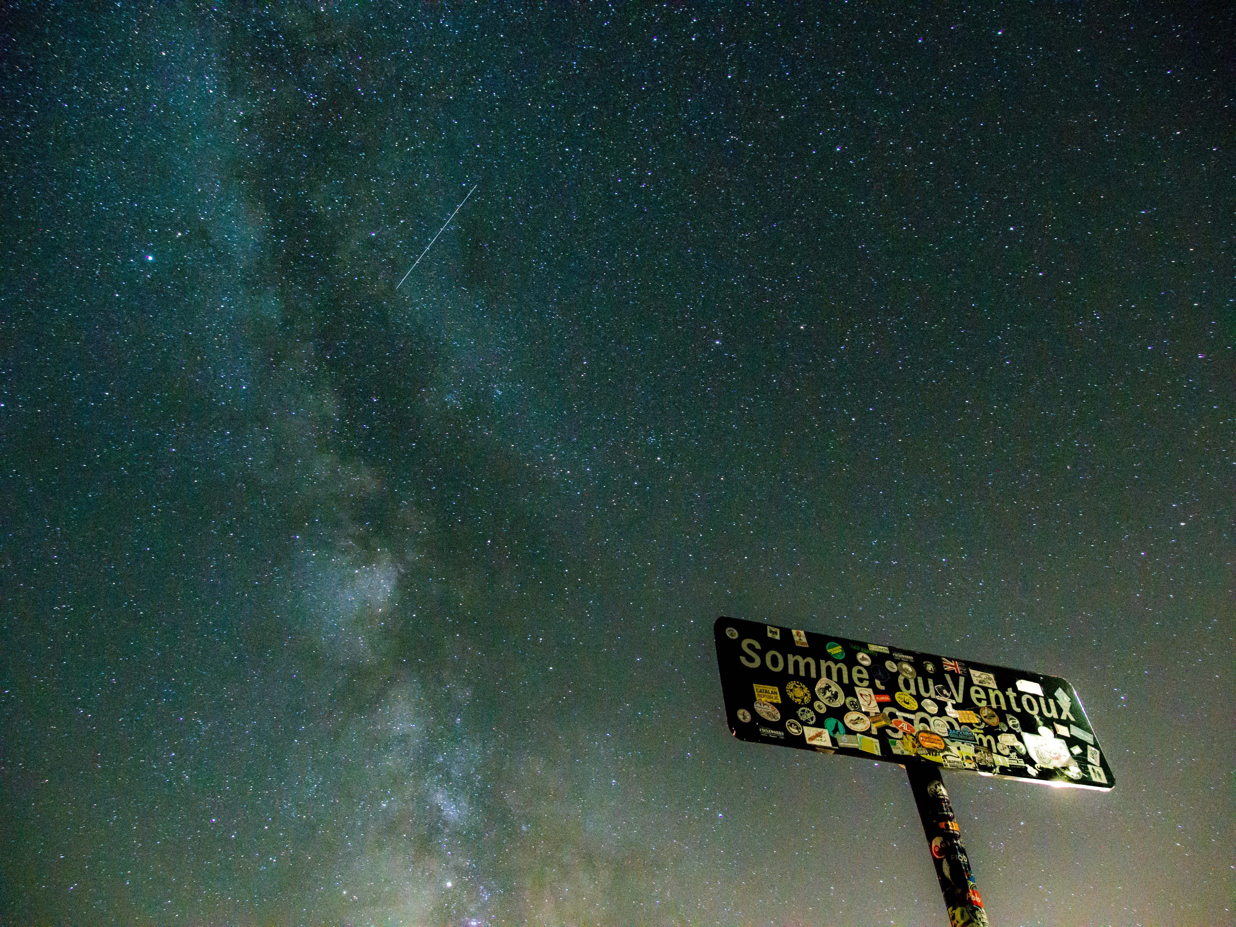 direction, 5K, no people, sign, sky, astronomy, starry, universe, information, text, galaxy, space, low angle view, beauty in nature, guidance, nature, HD Wallpaper