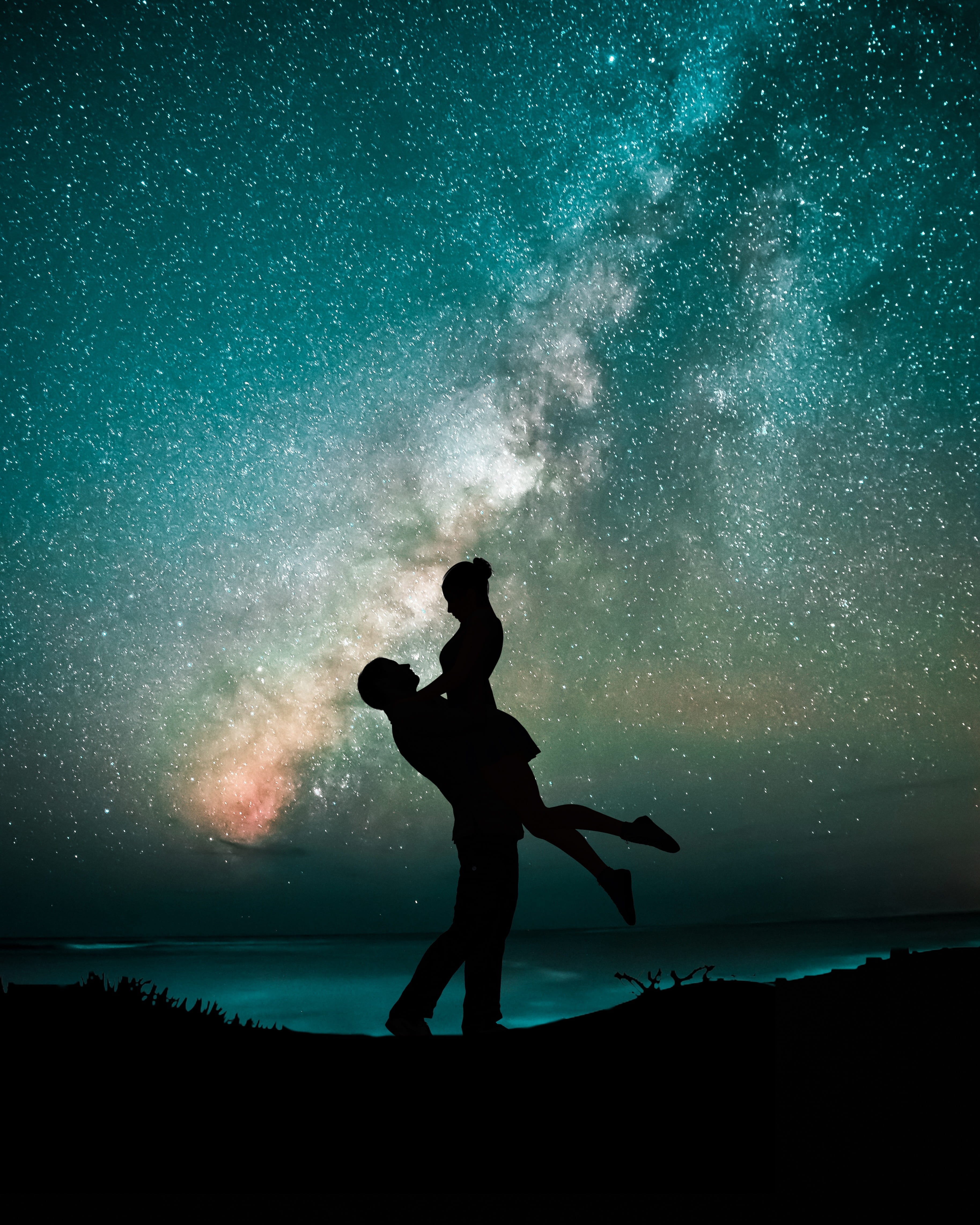 astronomy, 4K, milkyway, galaxy, star field, night, standing, water, real people, star, men, outdoors, stage, light, star - space, one person, milky way, Phone HD Wallpaper