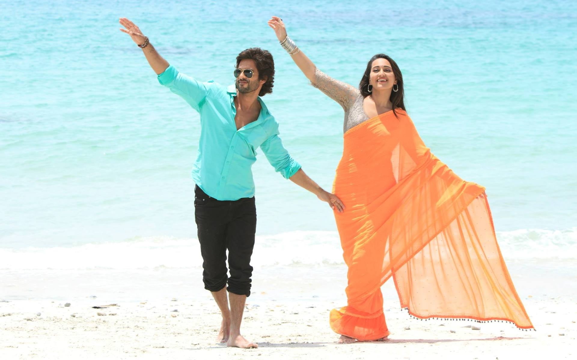 positive emotion, Bollywood Movies, excitement, bonding, r, lifestyles, real people, human arm, adult, dress, full length, still, dhadi, young adult, dhokha, HD Wallpaper