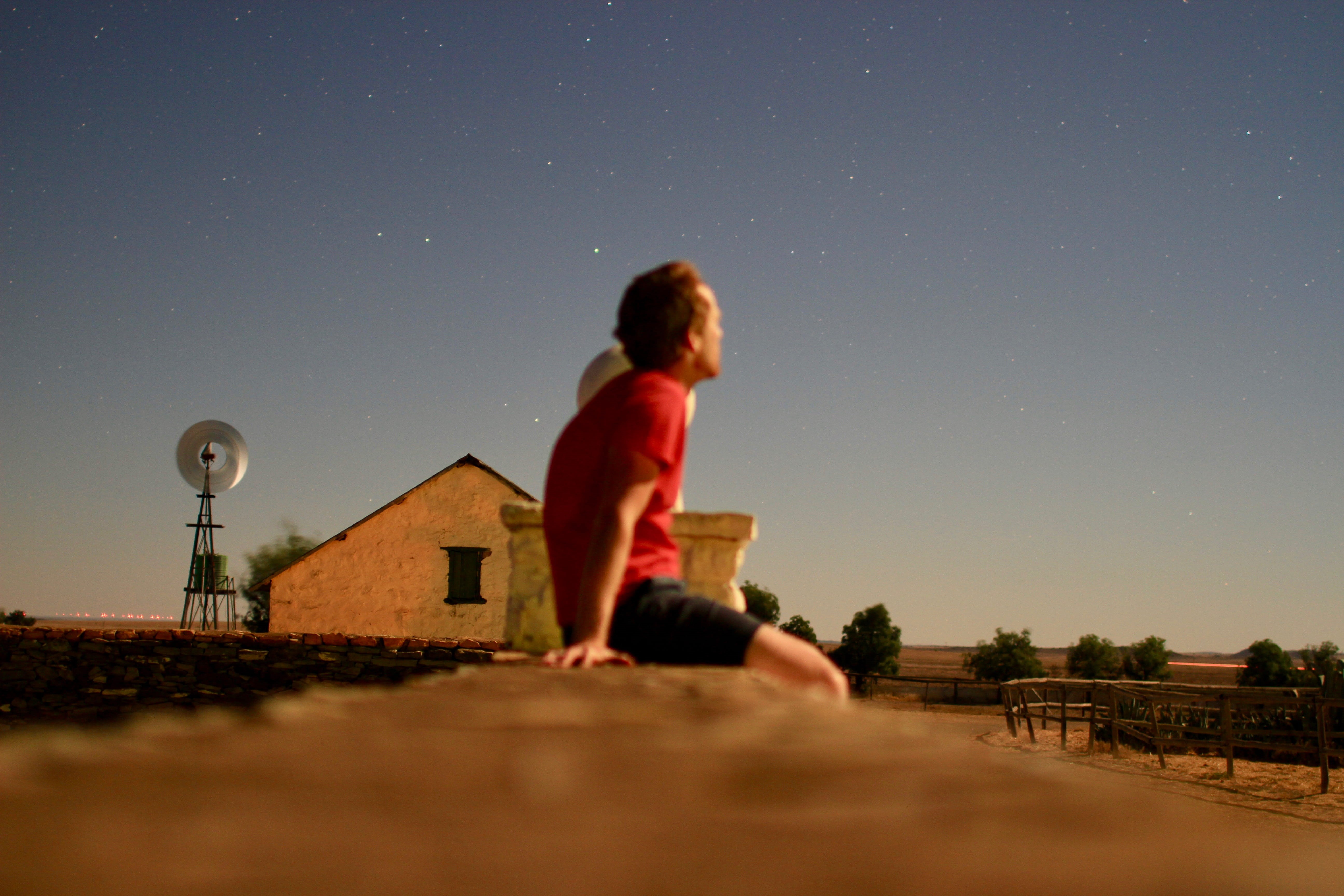 clear sky, 5K, gaze, focus on background, sitting, human, karoo, selfie, lifestyles, countryside, long exposure, space, starry sky, sky, full length, side view, HD Wallpaper