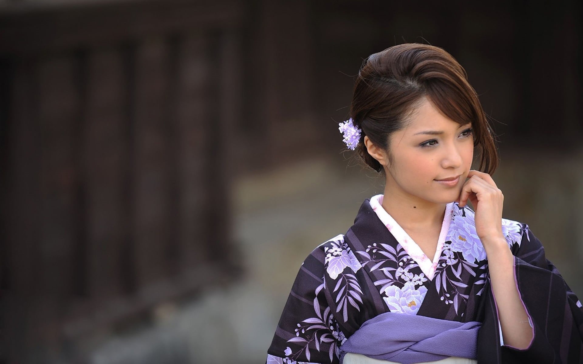 Japanese clothes, focus on foreground, model, headshot, front view, adult, floral, hairstyle, mihiro, leisure activity, using phone, young women, looking, HD Wallpaper
