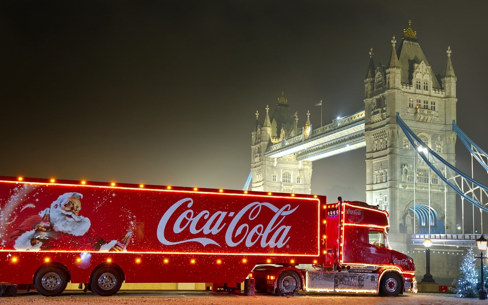 720P, coca, christmas truck, Coca cola, New Year, truck, santa claus, cola, Christmas, freight, New Years, HD Wallpaper