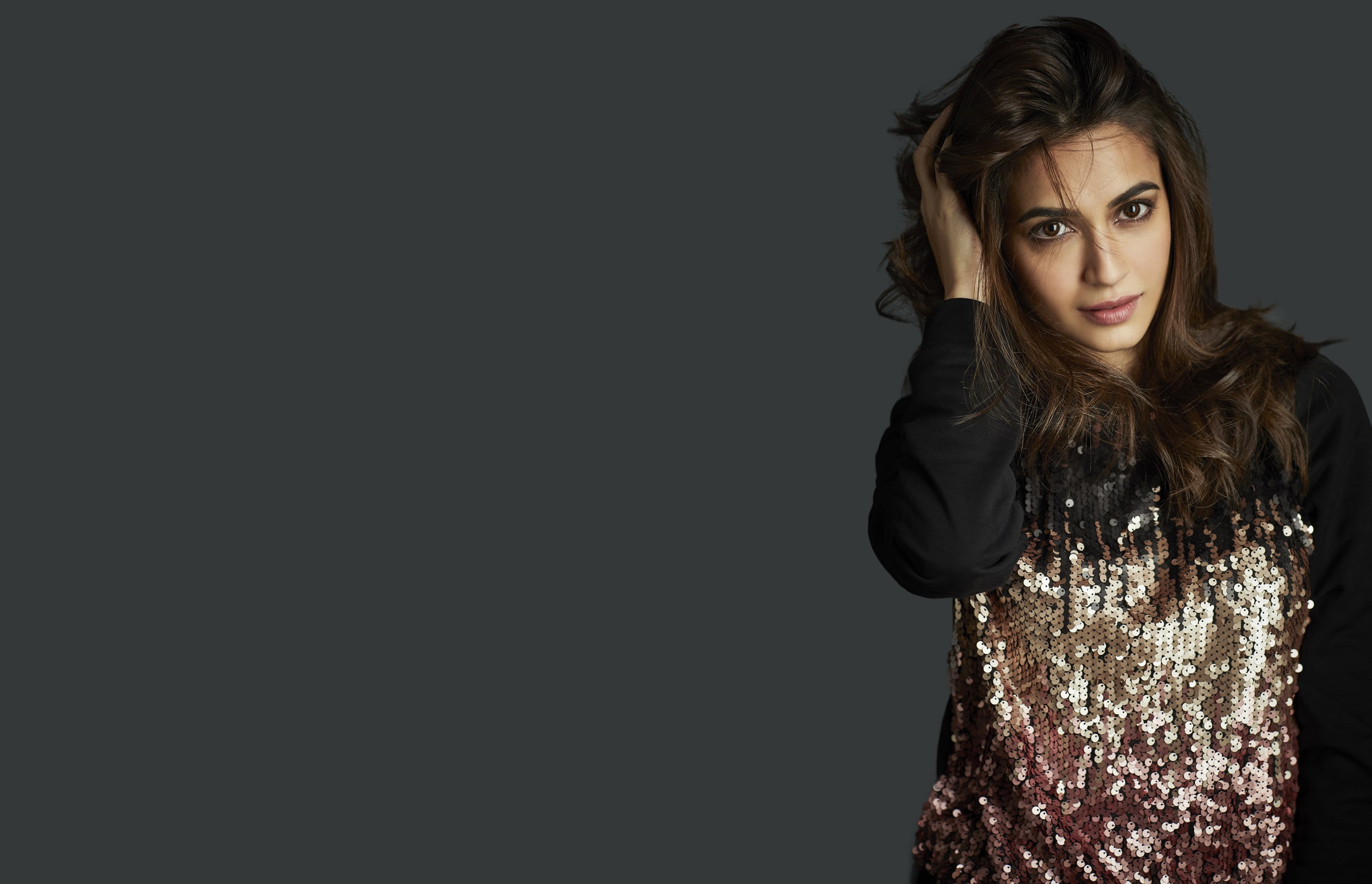 lifestyles, hair, kriti-kharbanda, young women, indoors, fashion, black background, clothing, portrait, long hair, front view, beauty, copy space, hairstyle, HD Wallpaper