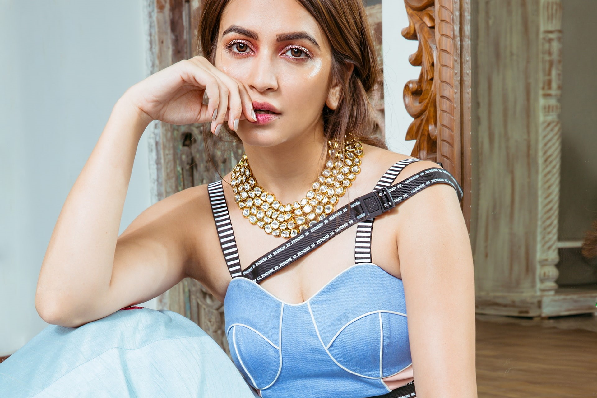 necklace, kriti, young women, jewelry, beauty, brown hair, hairstyle, women, looking at camera, lifestyles, 1080P, sitting, portrait, beautiful woman, HD Wallpaper