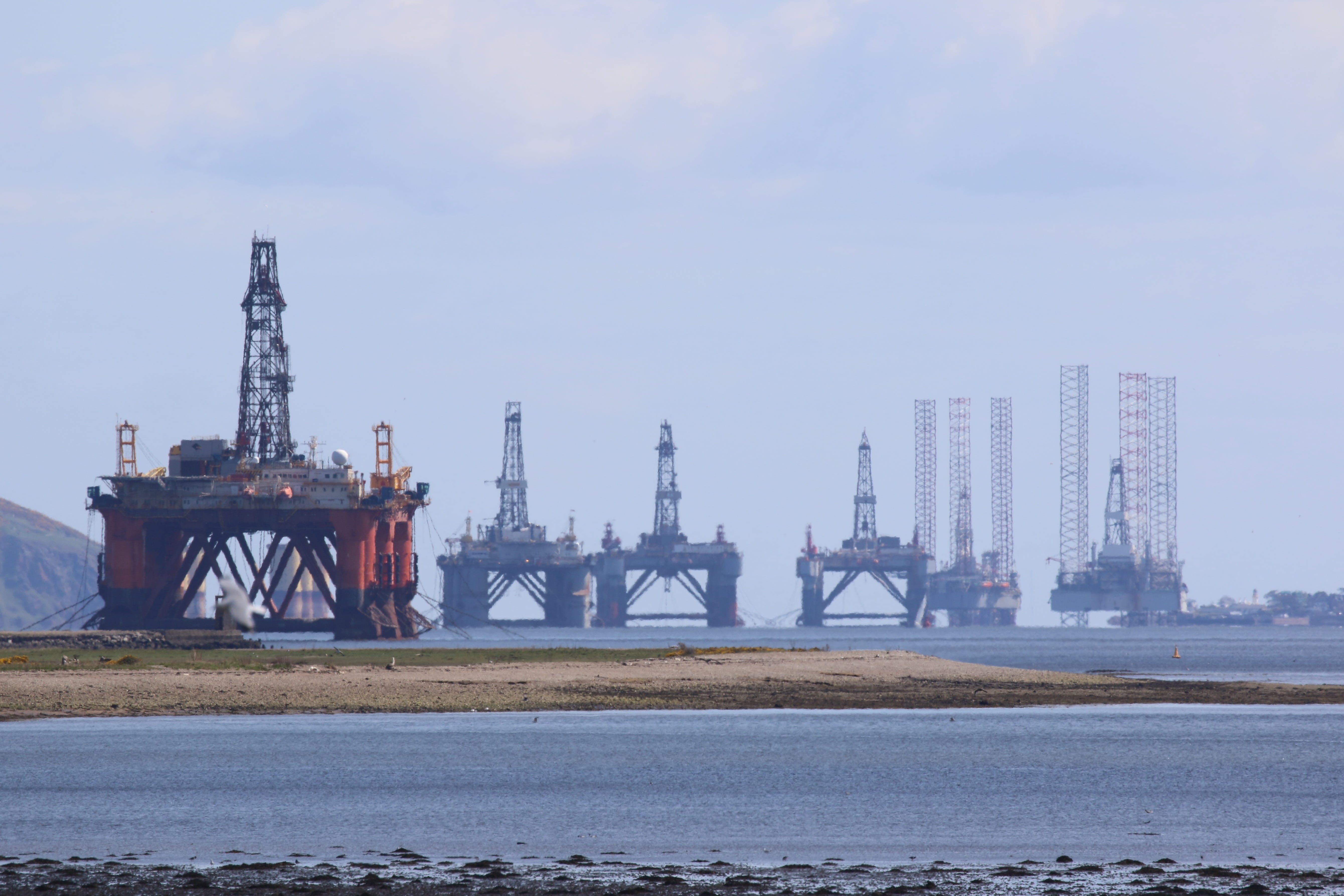 steel, sea, industrial, drilling, energy, water, day, nature, crane - construction machinery, machinery, industry, scotland, fuel, skyscraper, invergordon, HD Wallpaper