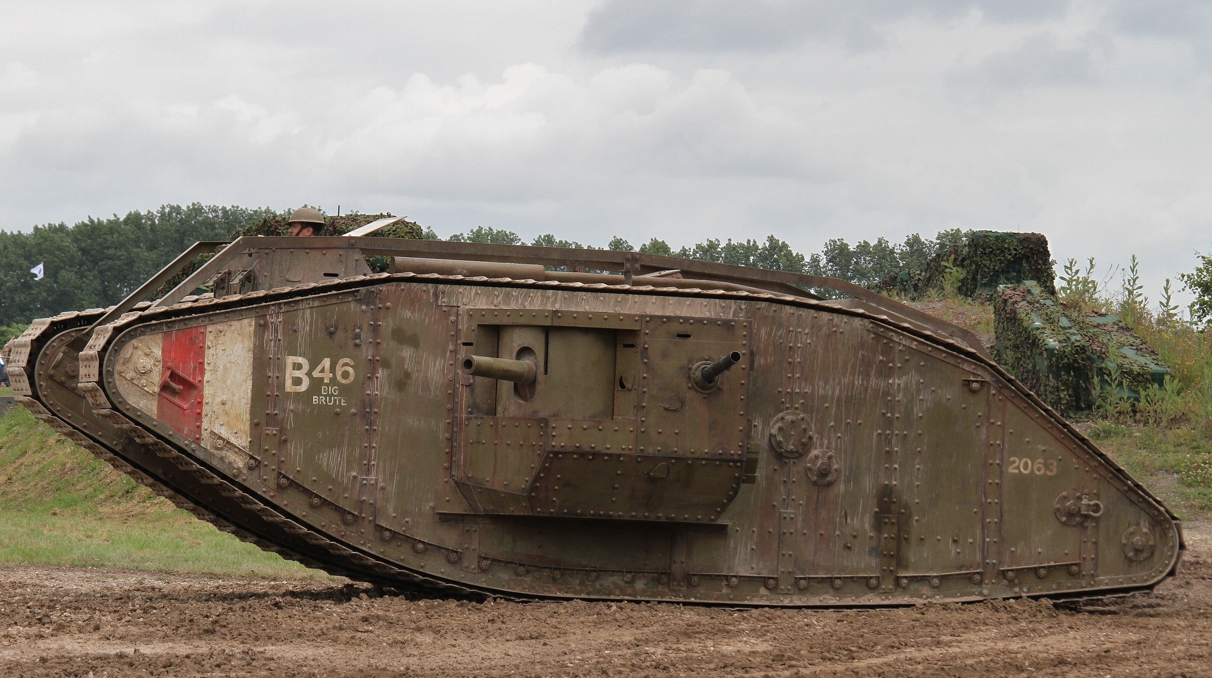 track, deterioration, World War I, damaged, old, land, tree, no people, abandoned, sky, mode of transportation, military, outdoors, transportation, heavy, HD Wallpaper
