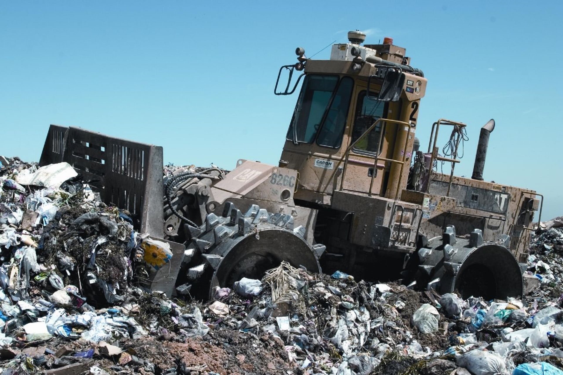 sky, landfill, compactor, transportation, run-down, trash, deterioration, heavy, damaged, junkyard, abandoned, day, power, machine, ruined, machinery, clear sky, HD Wallpaper