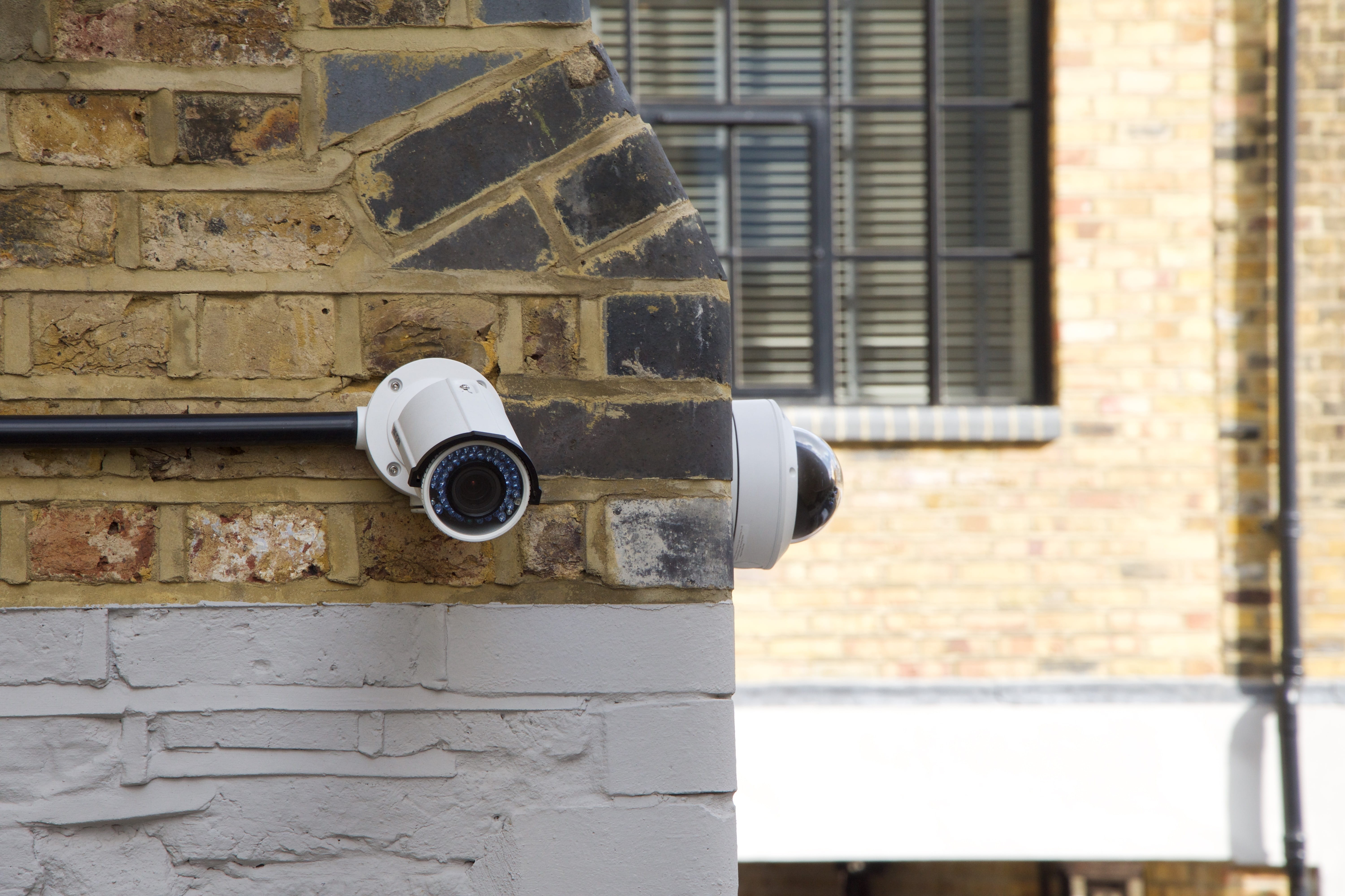 watch, brick wall, alarm, day, brick, wood - material, metal, observe, building, focus on foreground, record, security, watching, guard, outdoors, building exterior, HD Wallpaper