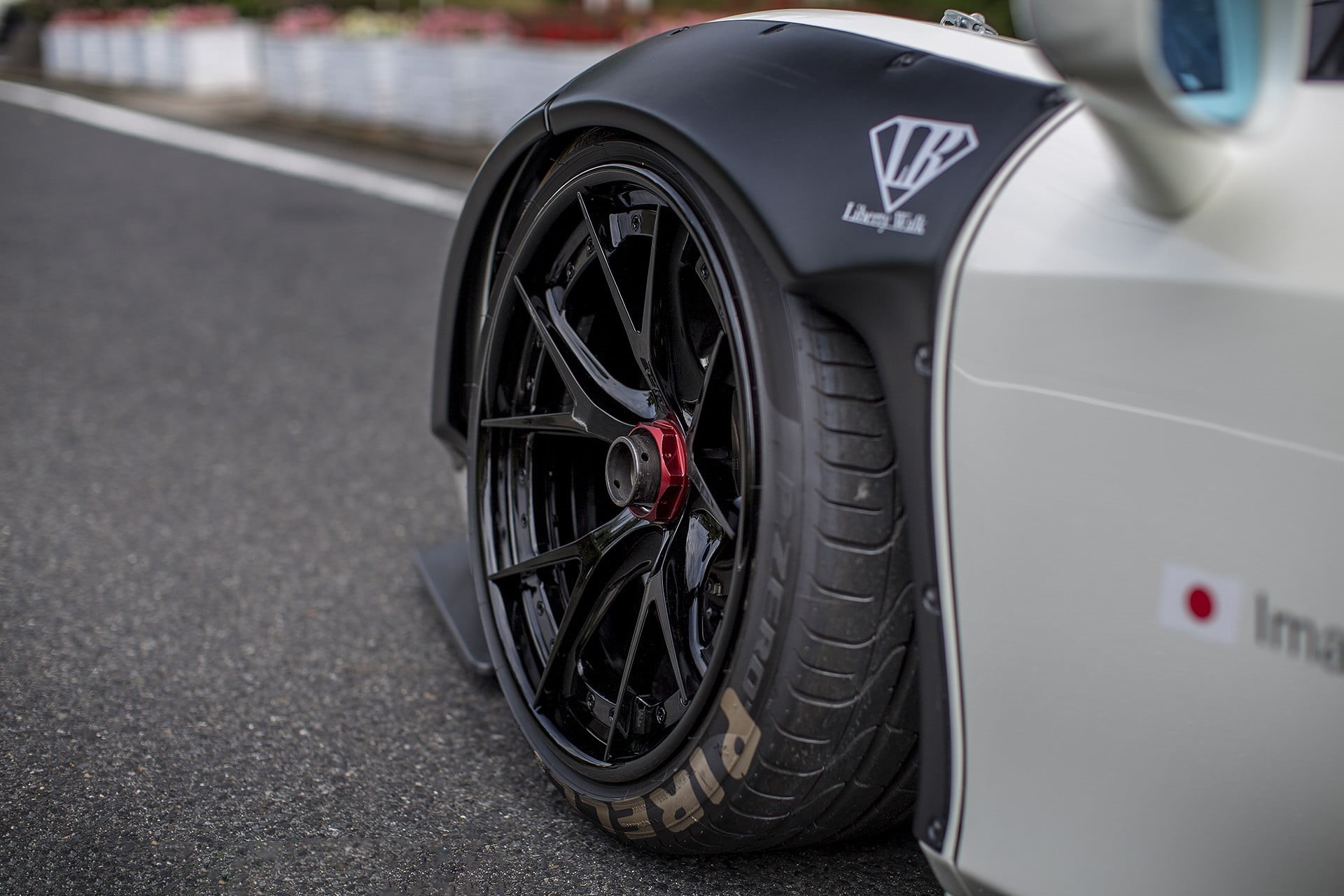 focus on foreground, Ferrari 458 Italia, wheels, outdoors, Ferrari, vehicle part, land vehicle, mode of transportation, sign, 1080P, no people, motor vehicle, HD Wallpaper