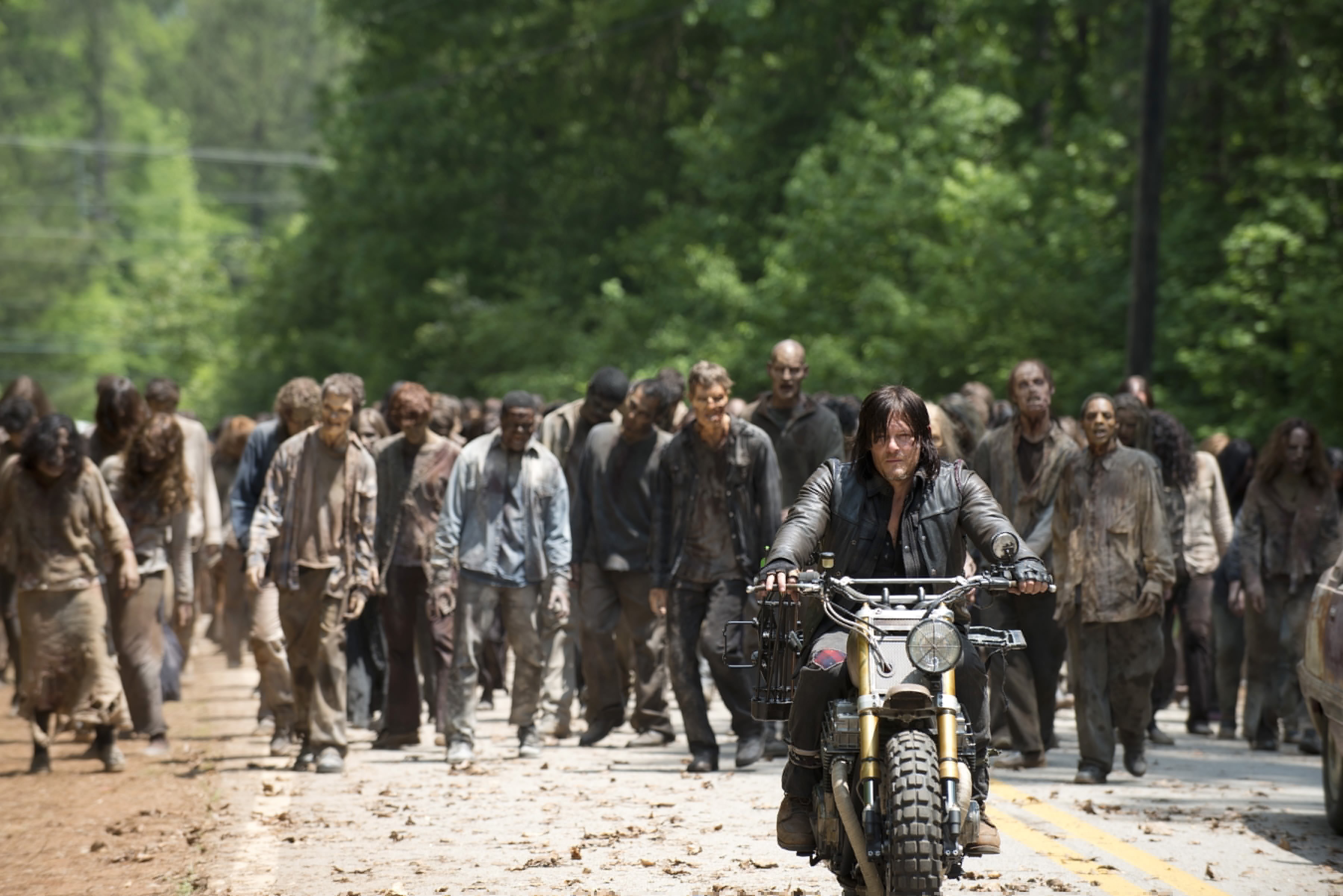 zombies, men, 2K, transportation, dead, Daryl, women, large group of people, Norman Reedus, nature, focus on foreground, mode of transportation, outdoors, HD Wallpaper