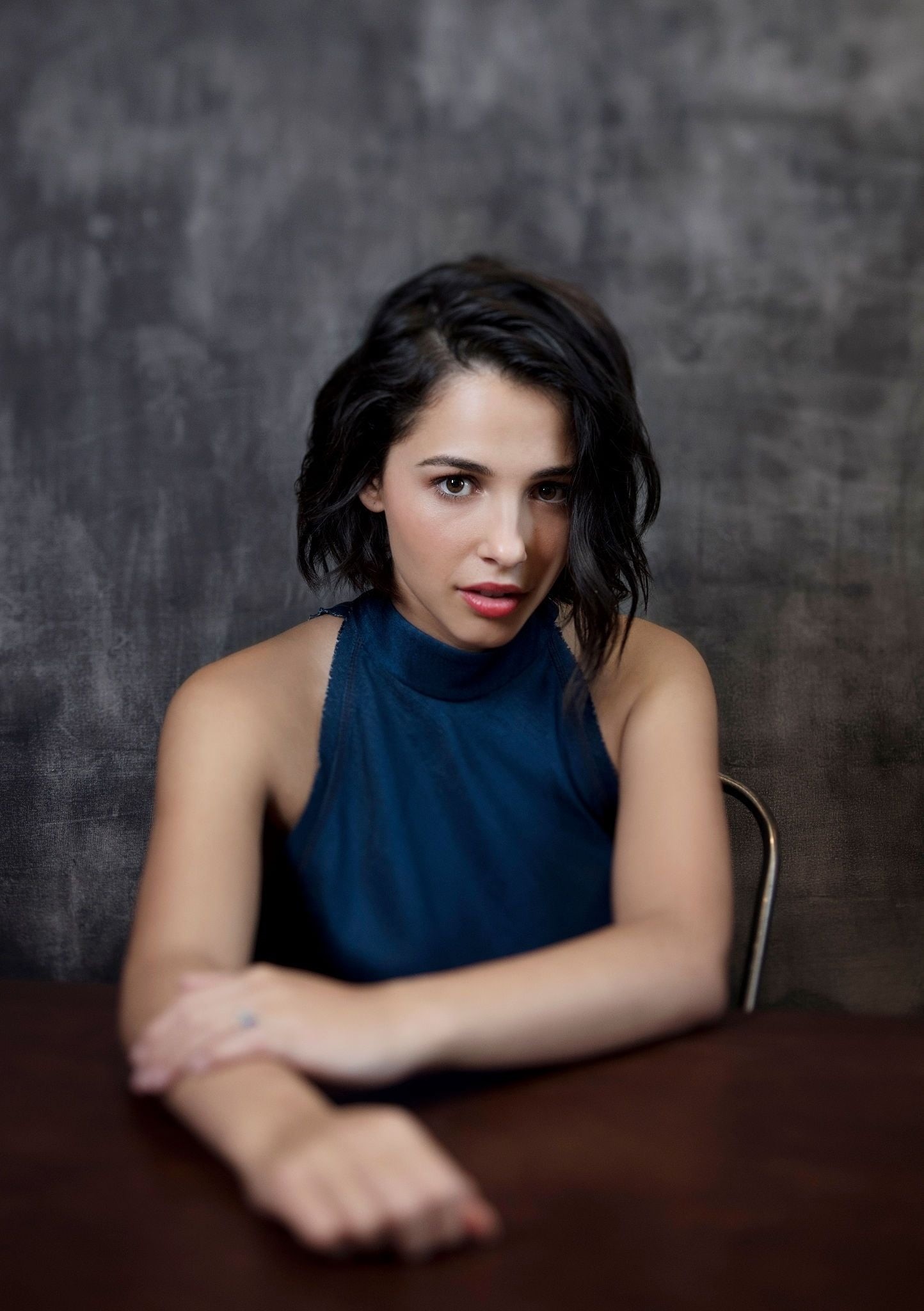 1080P, actress, women, Naomi Scott, looking at viewer, brunette, sitting, Phone HD Wallpaper