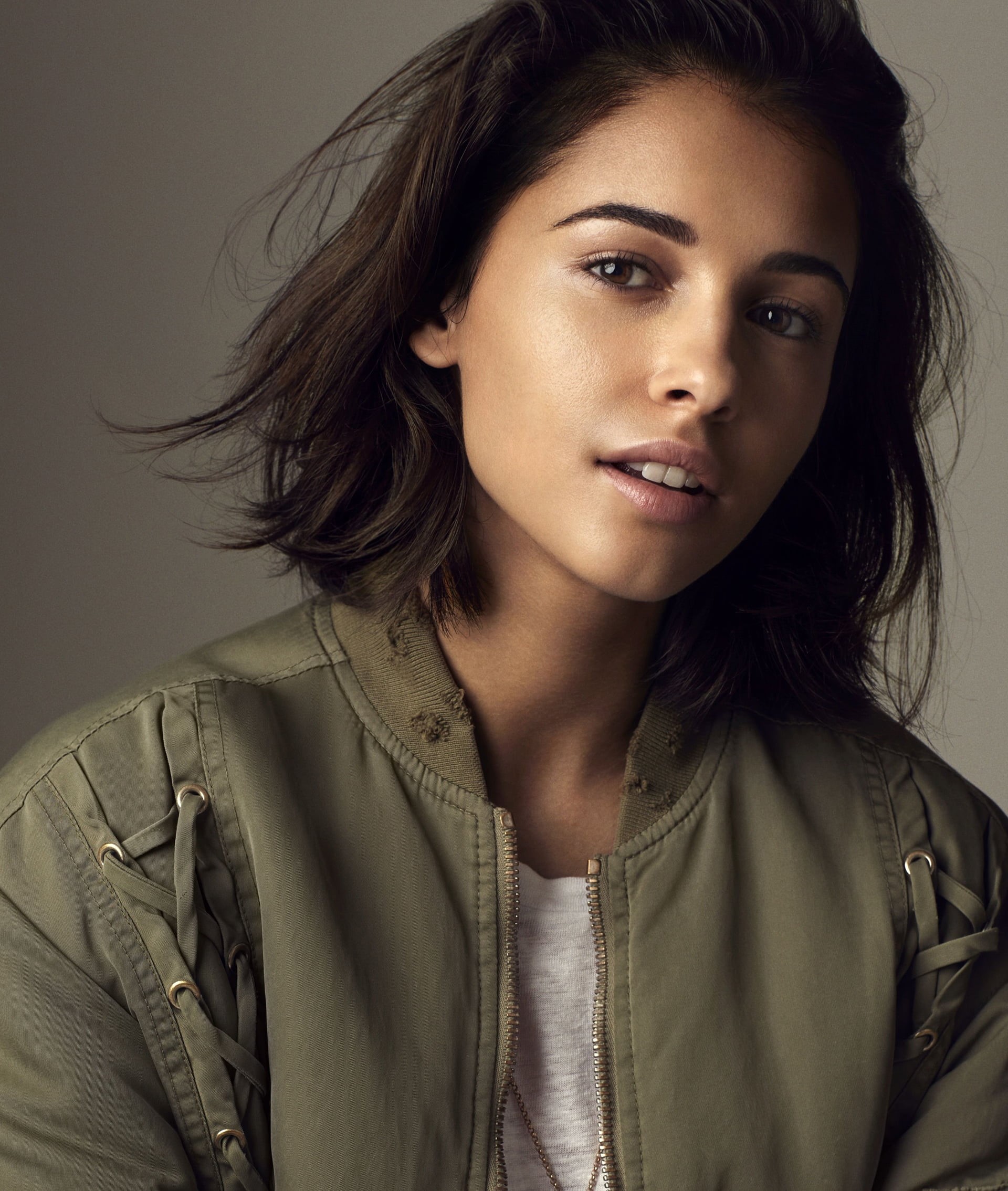 jacket, 1080P, actress, women, Naomi Scott, brunette, gradient, simple background, Phone HD Wallpaper