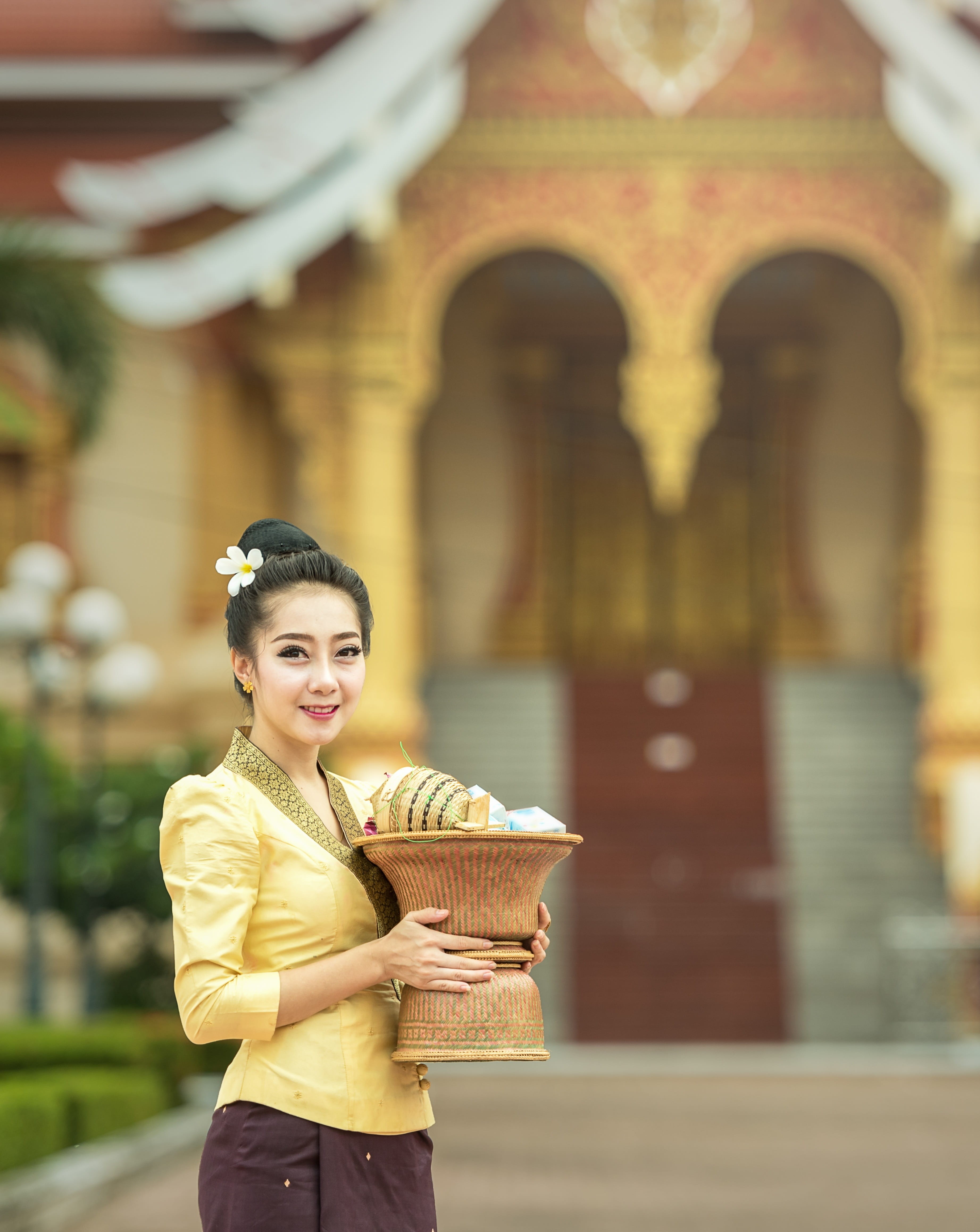 yellow, ethnic origin, พระ, vase, architectural column, outdoors, gold, portrait, 4K, people, focus on foreground, smile, face, red, teens, building, adult, Phone HD Wallpaper