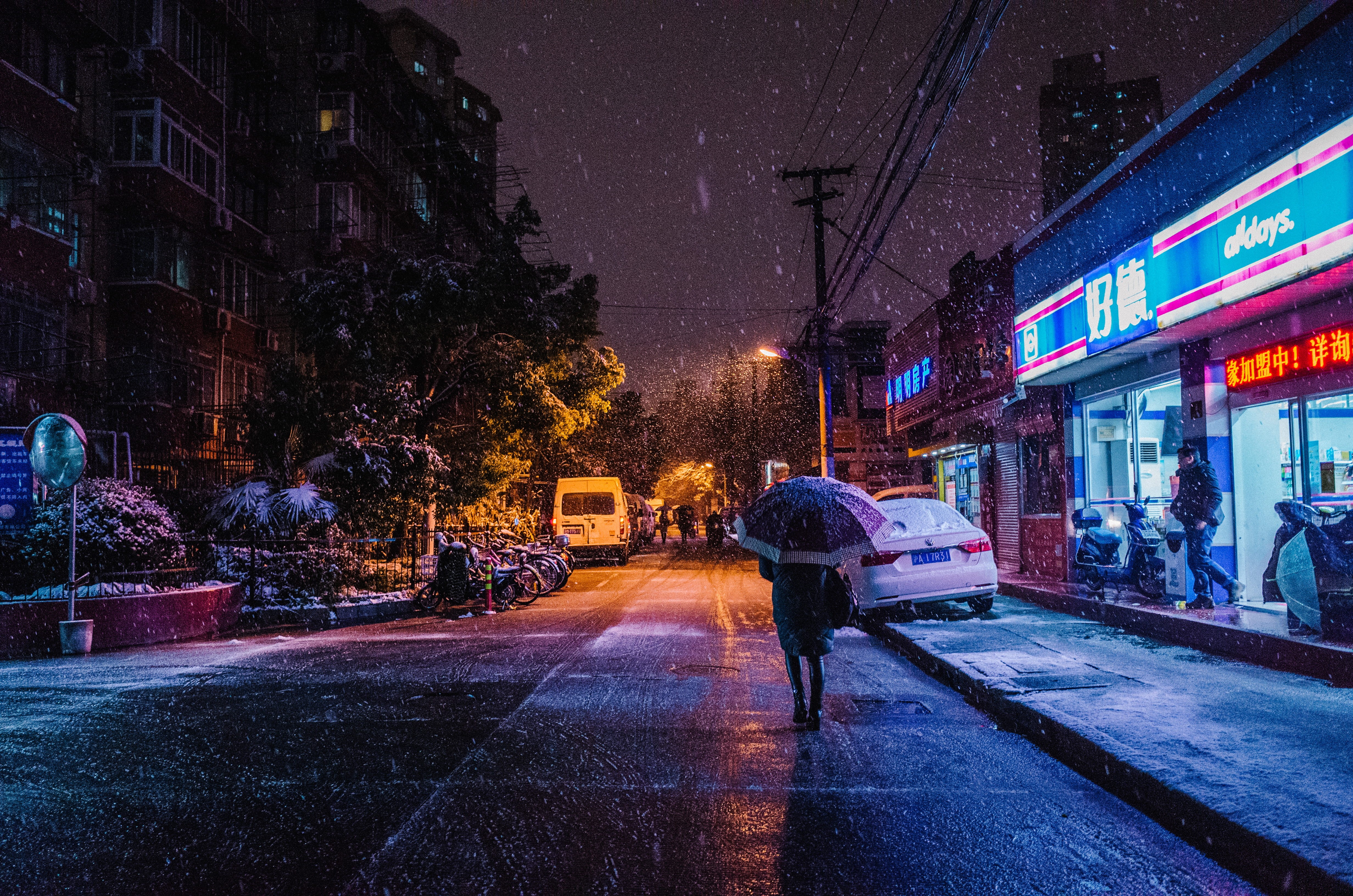 using, umbrella, walking, city street, direction, outdoors, night, built structure, red, building, street, city, building exterior, road, 4K, snow, tree, HD Wallpaper