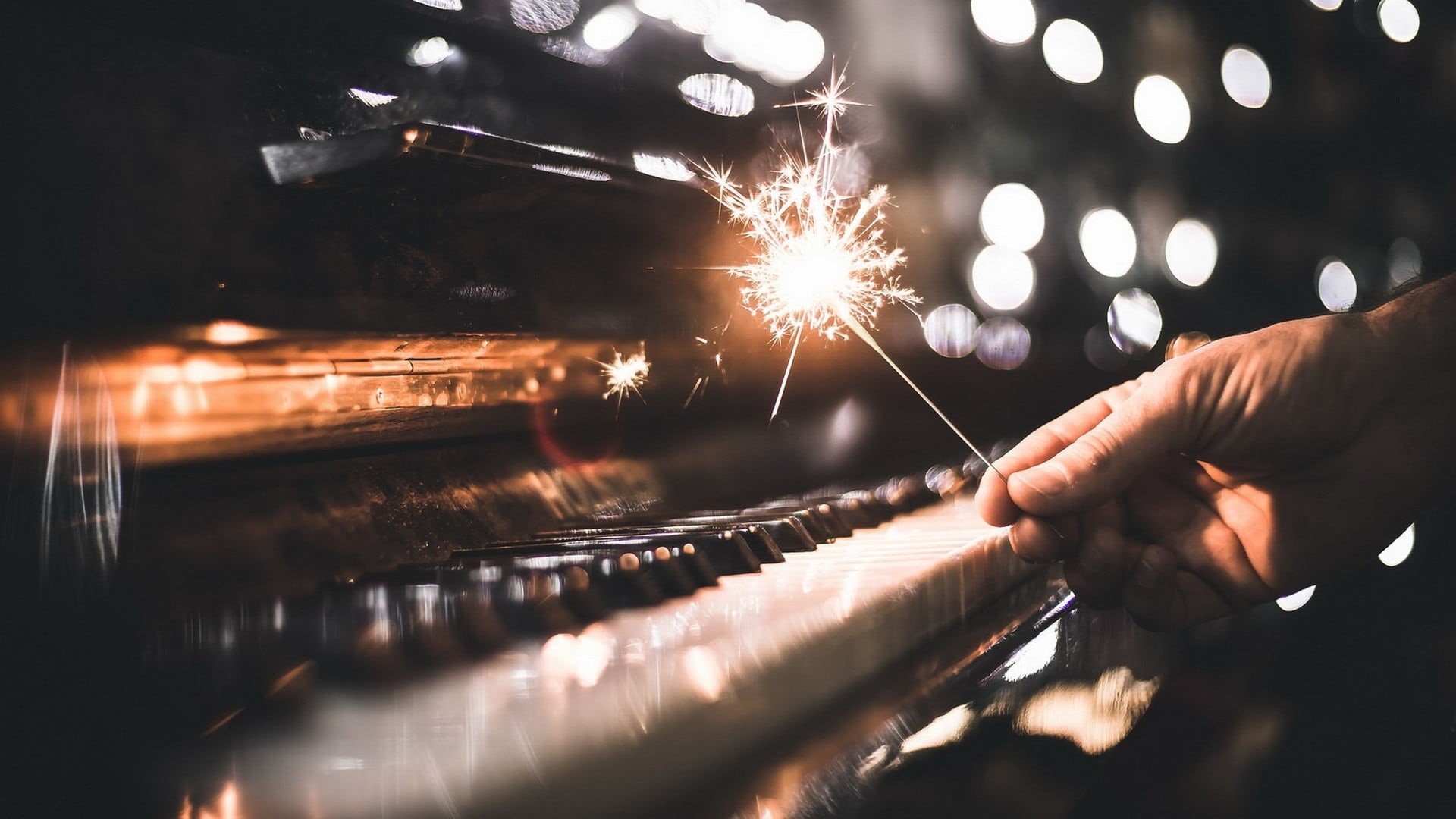 arts culture and entertainment, night, occupation, welding, piano, sparkler, human body part, bokeh, blurred Motion, hand, human Hand, glowing, 1080P, HD Wallpaper