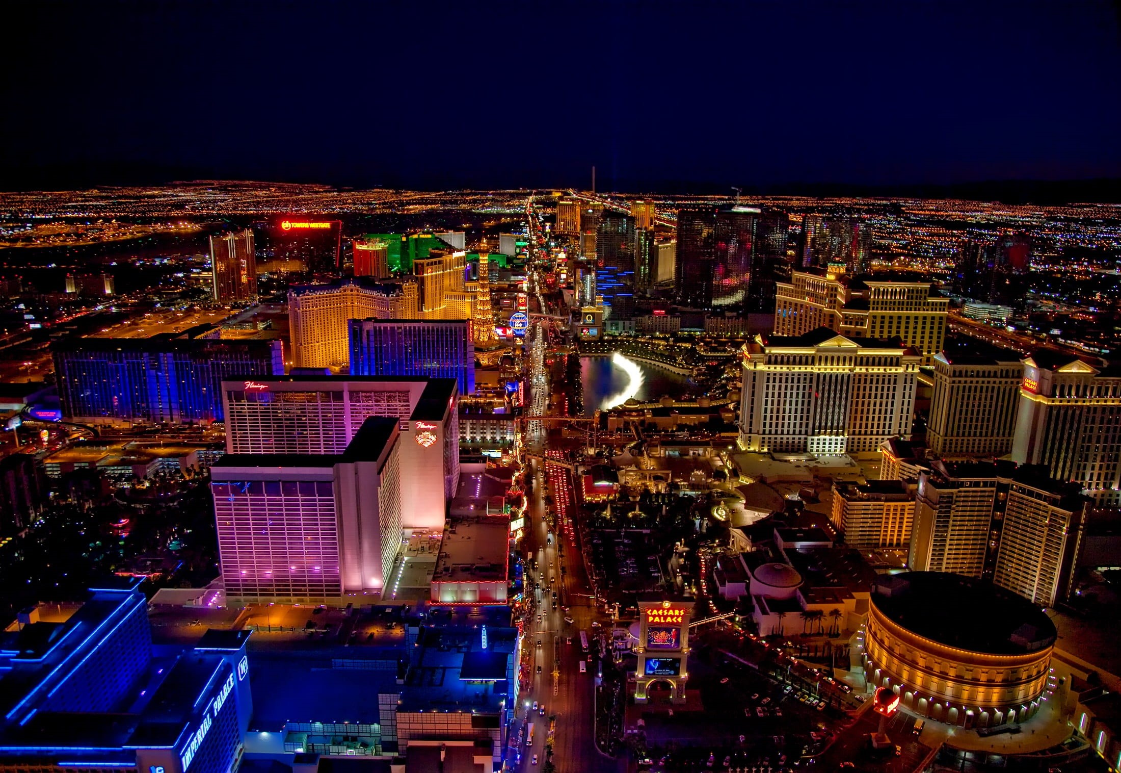 famous, vacation, no people, holiday, casinos, high angle view, outdoors, nightlife, las vegas, evening, financial district, building, entertainment, glow, HD Wallpaper