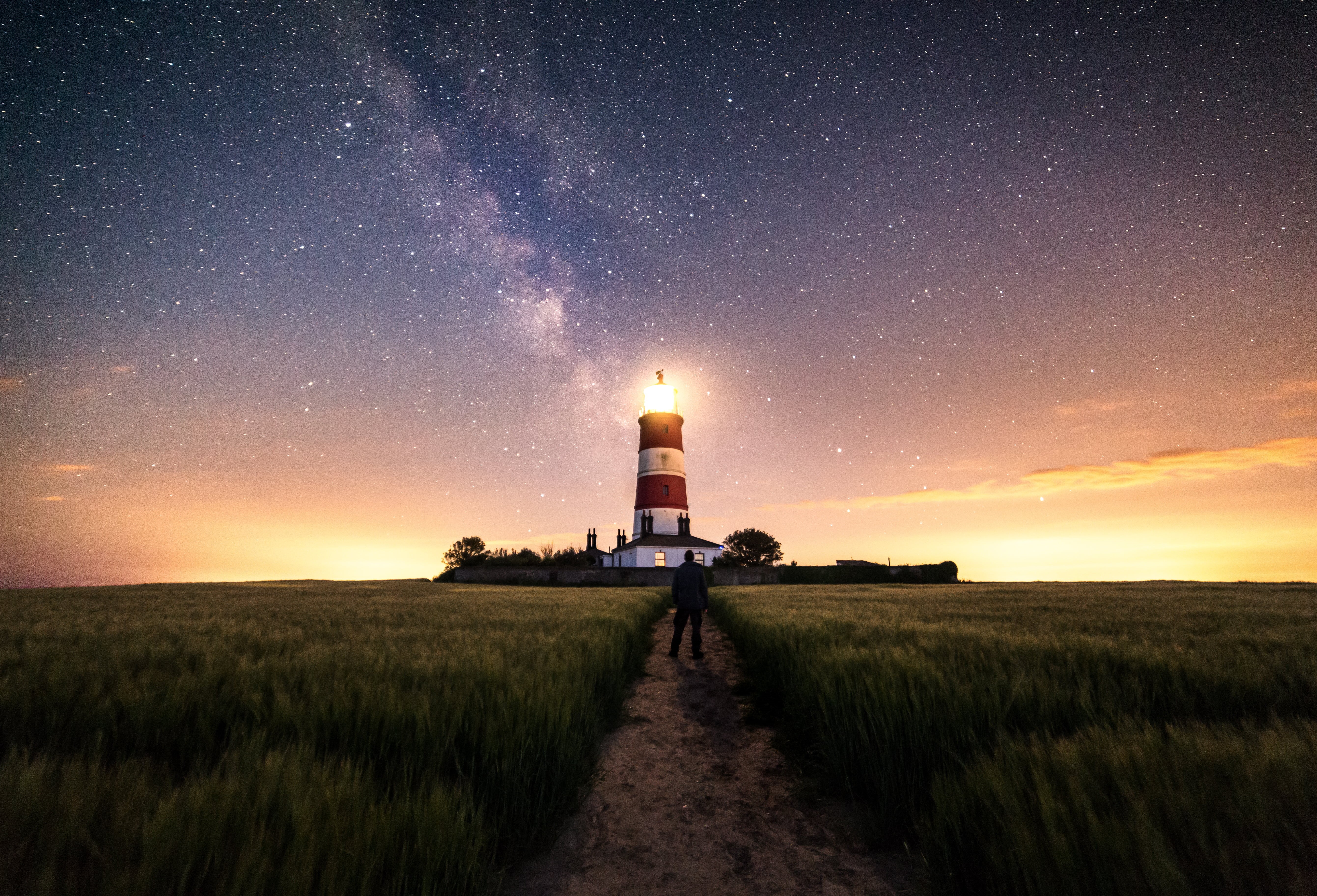 galaxy, Happisburgh  lighthouse, sky, night sky, 5K, green grass, astronomy, Norfolk, UK, nature, Samyang, Landscape, man, lighthouse, astrophotography, HD Wallpaper
