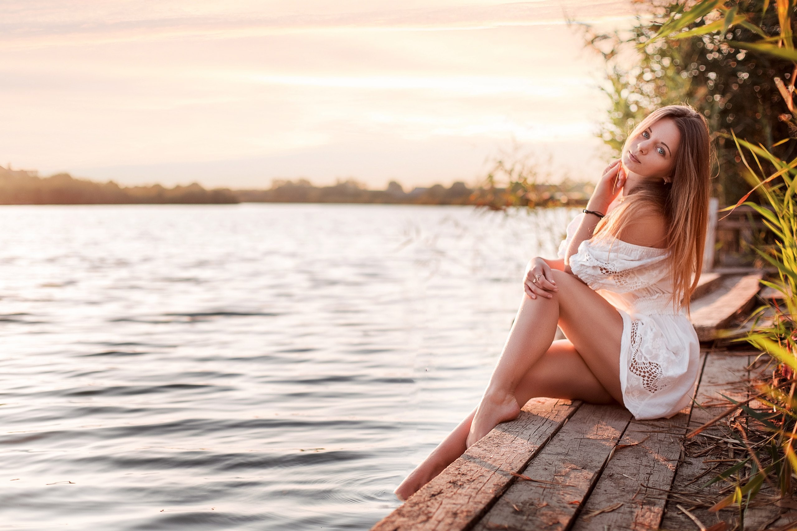 water, beautiful woman, depth of field, 2K, women, relaxation, hair, real people, wood, long hair, fashion, young adult, young women, bracelets, dress, HD Wallpaper