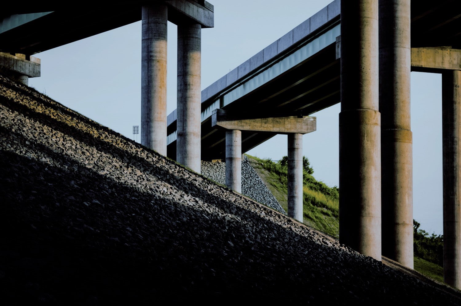 clear sky, building exterior, sunlight, plant, day, outdoors, bridge, transportation, overpass, architecture, nature, no people, sky, low angle view, railing, HD Wallpaper