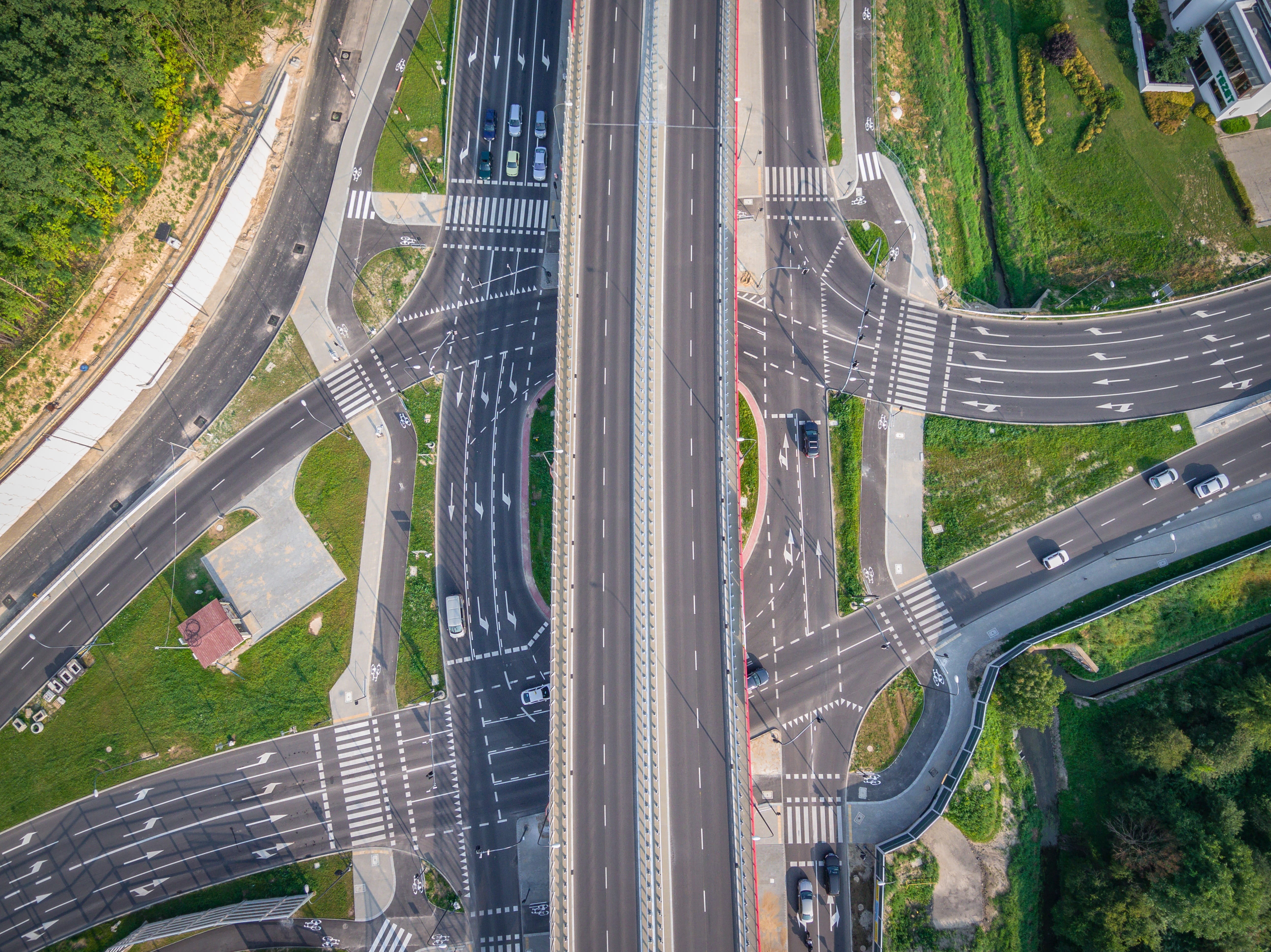high angle view, roads, mode of transportation, connection, highway, green, multiple lane highway, city street, motor vehicle, outdoors, 5K, travel, way, HD Wallpaper