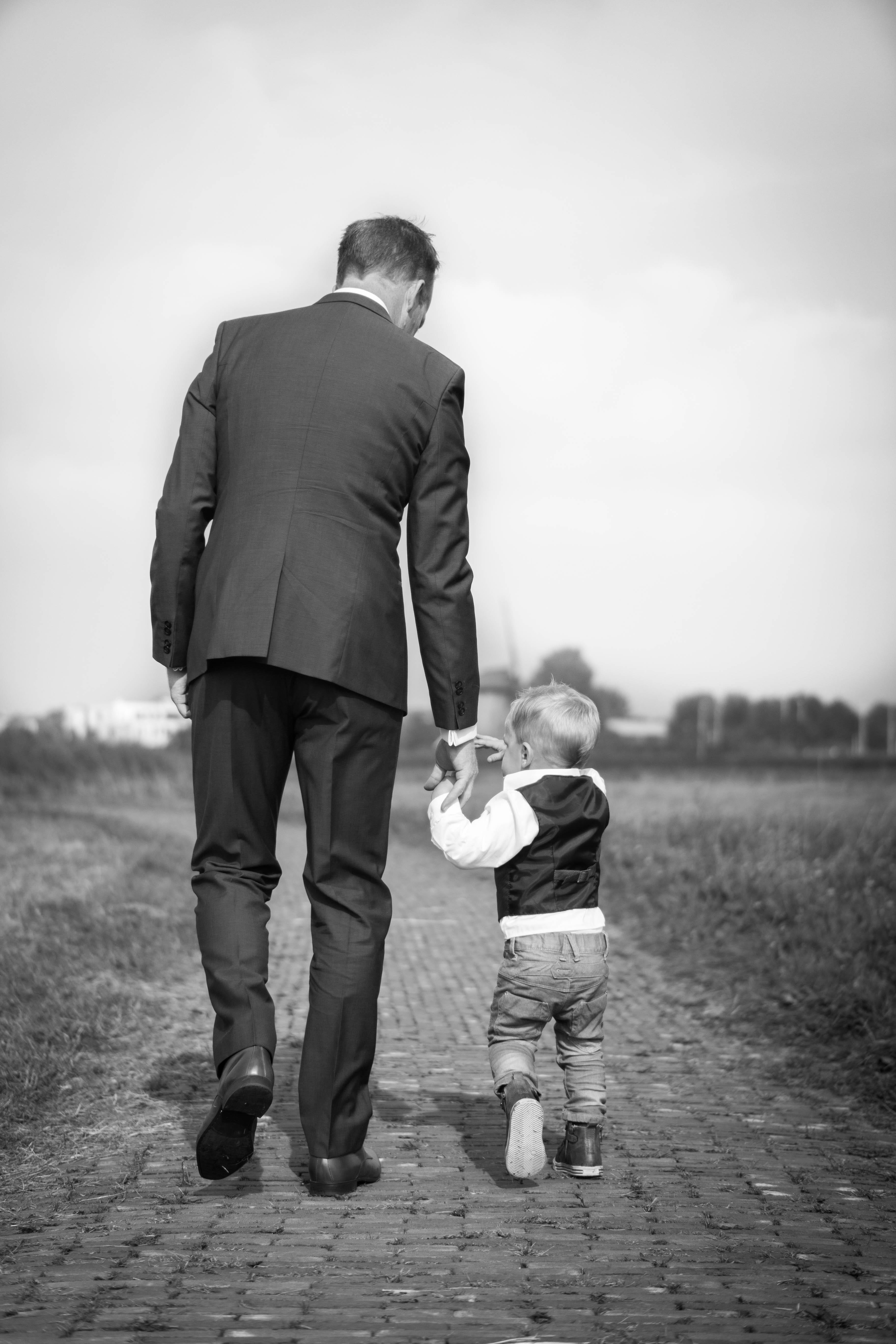 full length, males, day, family with one child, little, nature, toddler, love, outdoors, positive emotion, bonding, childhood, contrast, holding hand, suit, Phone HD Wallpaper
