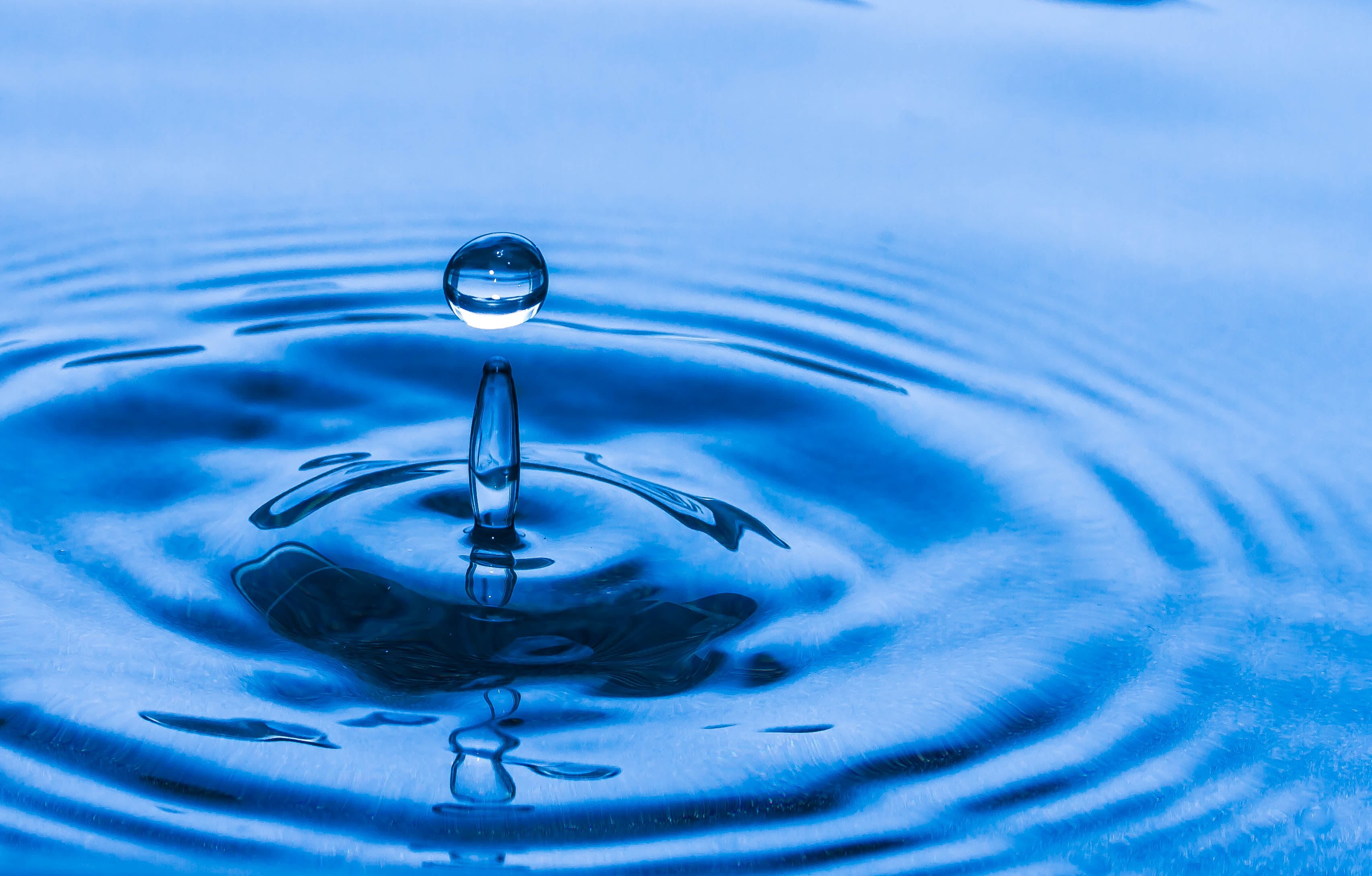 reflection, drop in, timelapse, jpg, drinking, water drop, falling, photography, abstract, freshness, blue, 2K, purity, drop, close-up, wet, MG, wave, HD Wallpaper