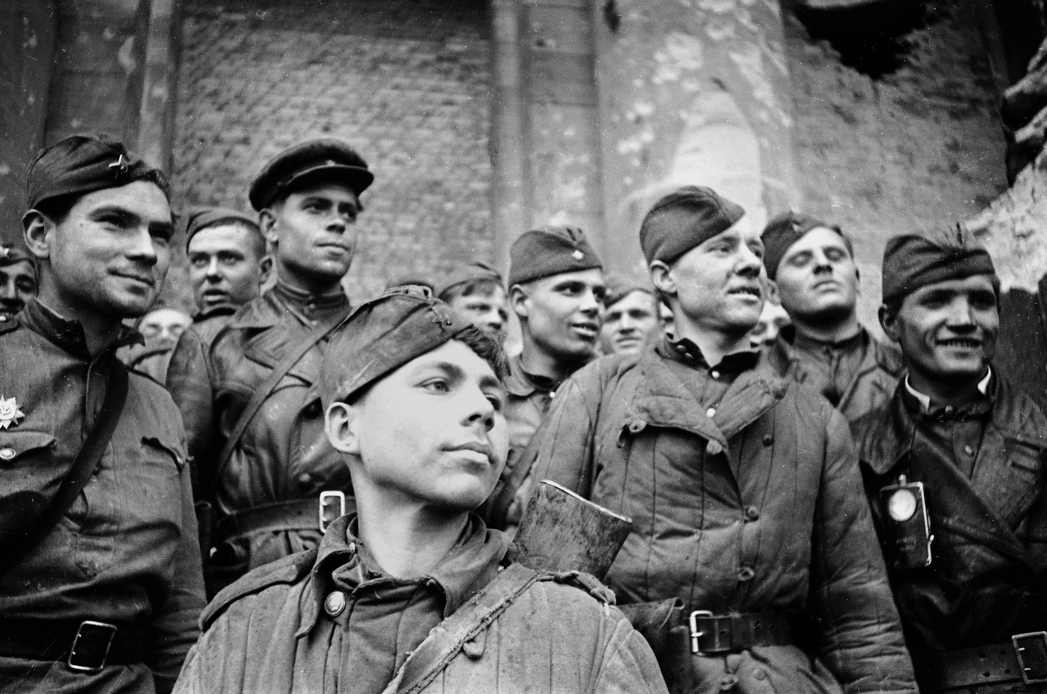 real people, Victory, army soldier, black And White, time, males, group of people, day, government, armed Forces, clothing, uniform, military uniform, old, HD Wallpaper