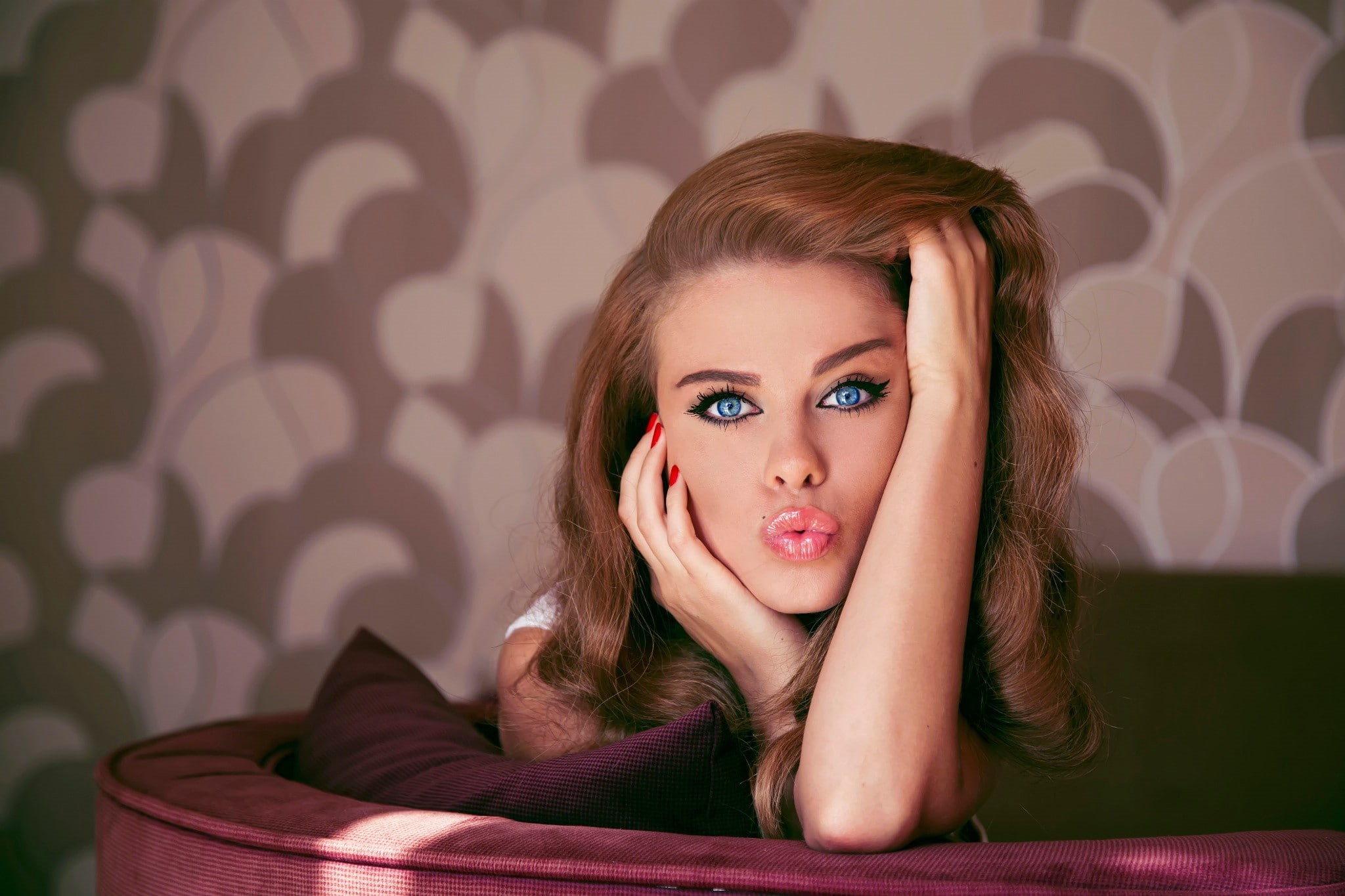 hair, blue eyes, lips, sitting, curly hair, juicy lips, curly, juicy, women, blue, 1080P, eyes, HD Wallpaper