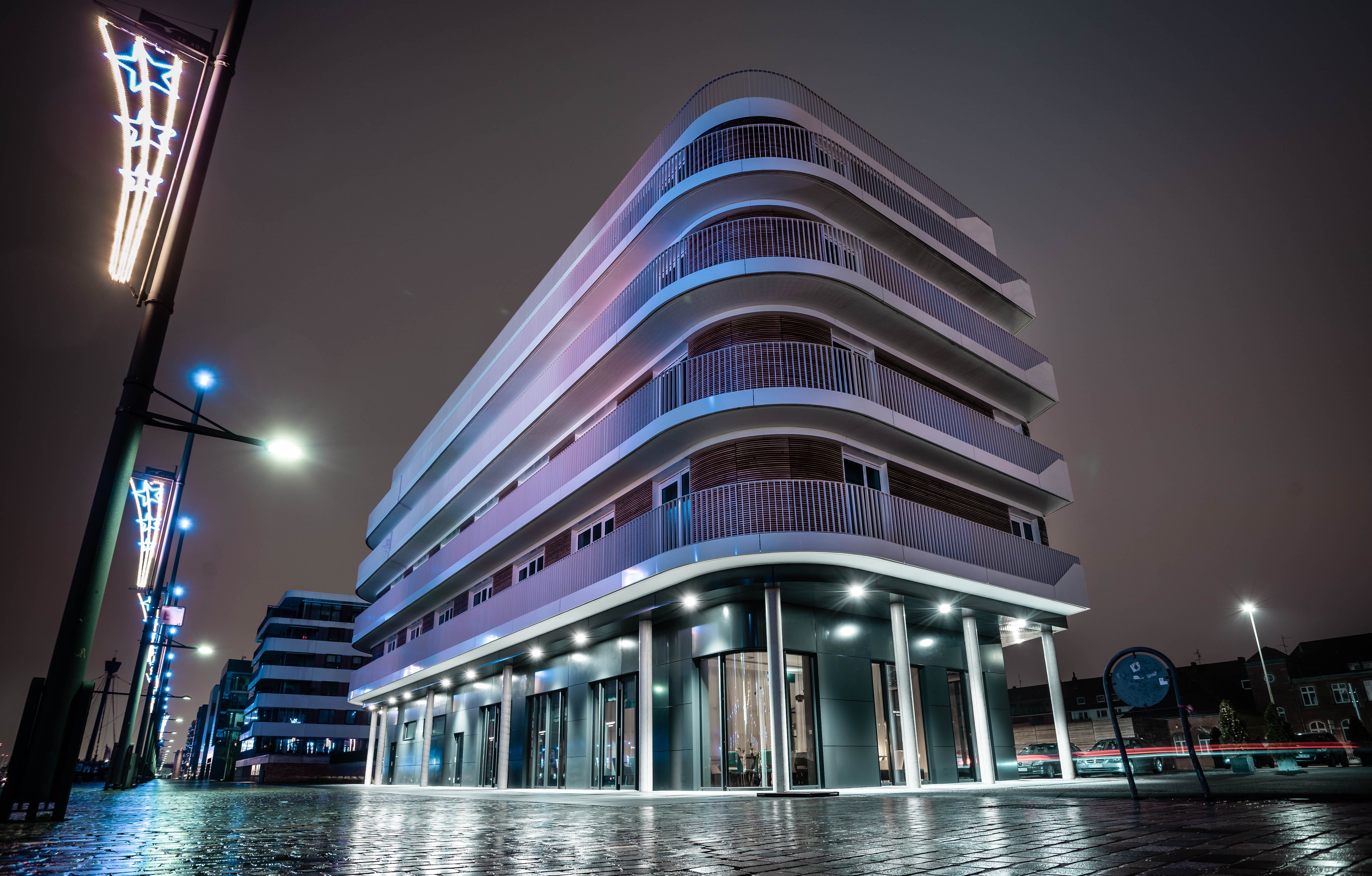 urban, no people, low angle shot, windows, 5K, nature, luxury, water, night lights, waterfront, sky, structure, scenic, exterior, built structure, modern architecture, HD Wallpaper