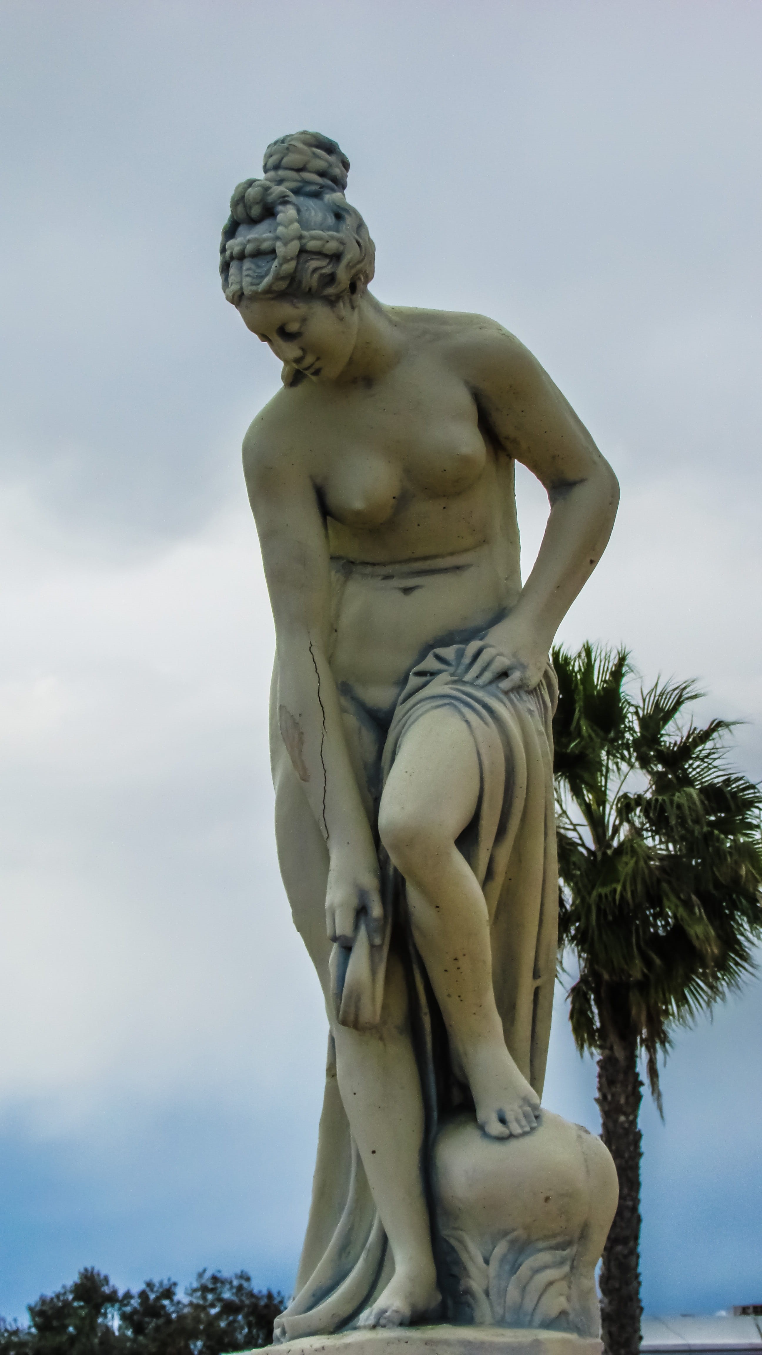 low angle view, marble, Ayia Napa, craft, creativity, male likeness, 4K, representation, no people, day, human representation, fine art statue, tree, history, Phone HD Wallpaper