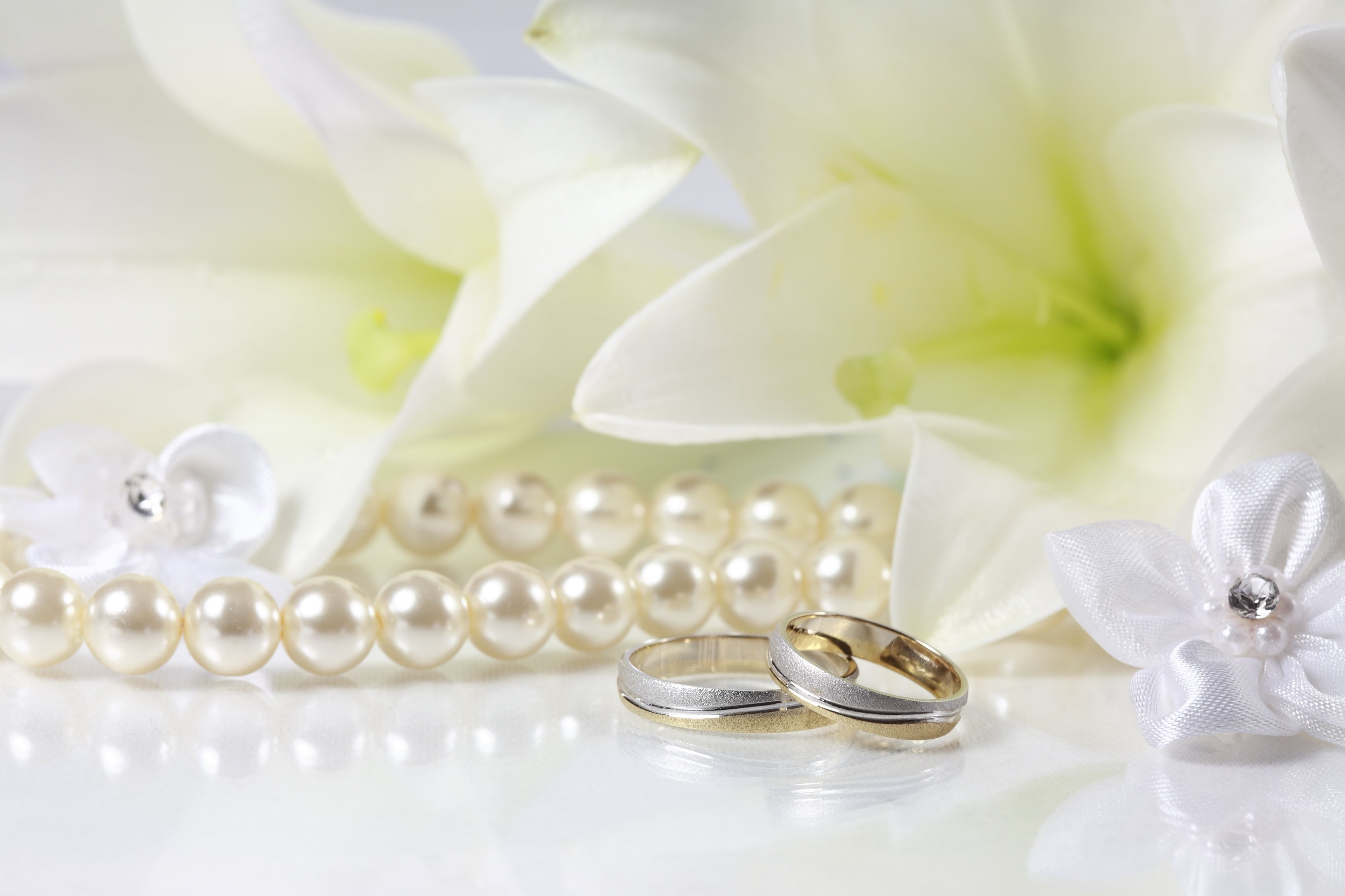 backgrounds, shiny, flower head, 2K, flowering plant, close-up, indoors, selective focus, white color, event, engagement Ring, gemstone, fashion, wealth, HD Wallpaper