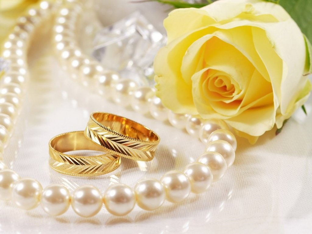 field, 480P, wedding, yellow, photography, depth, beaded, gold, ring, pearl, depth of field, necklace, rose, rings, flowers, white, HD Wallpaper