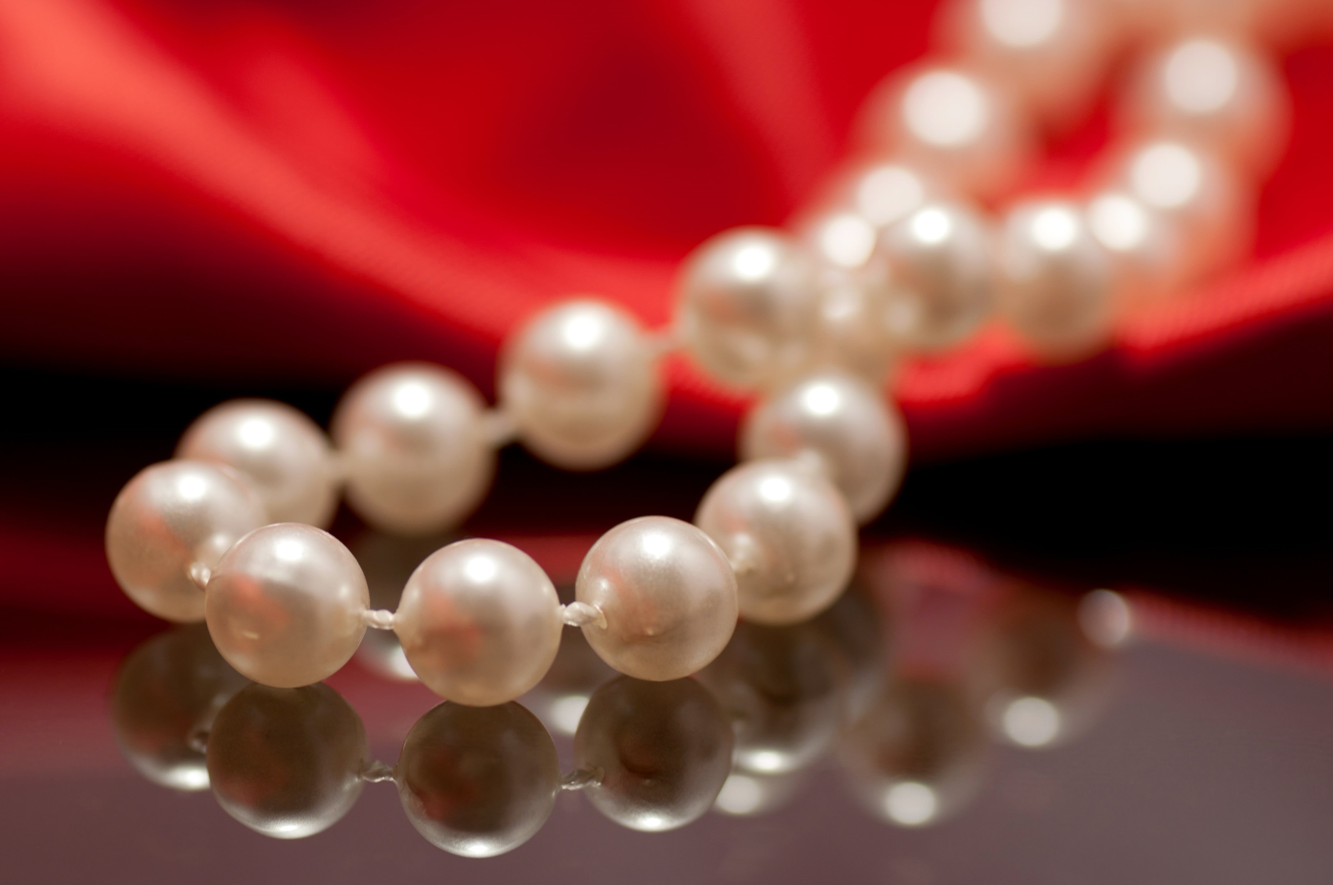 luxurious, satin, necklace, fashion, elegance, close-up, indoors, precious gem, studio shot, valentines day - holiday, no people, shine, bright, selective focus, HD Wallpaper