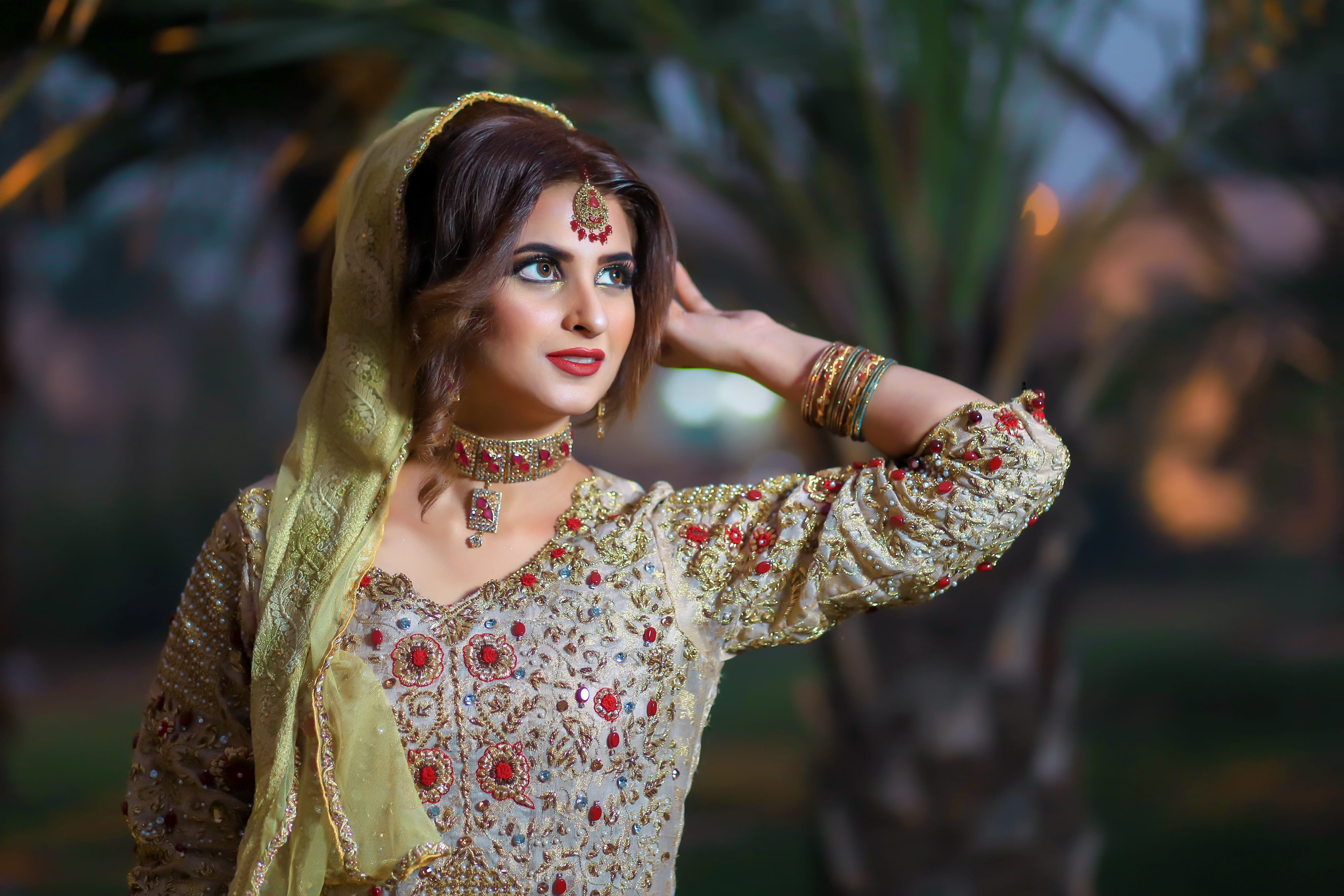 grey, looking at camera, hair, wear, beauty, wearing, glamour, dress, lifestyles, floral, beautiful woman, pose, sari, jewelry, female, necklace, beautiful, HD Wallpaper